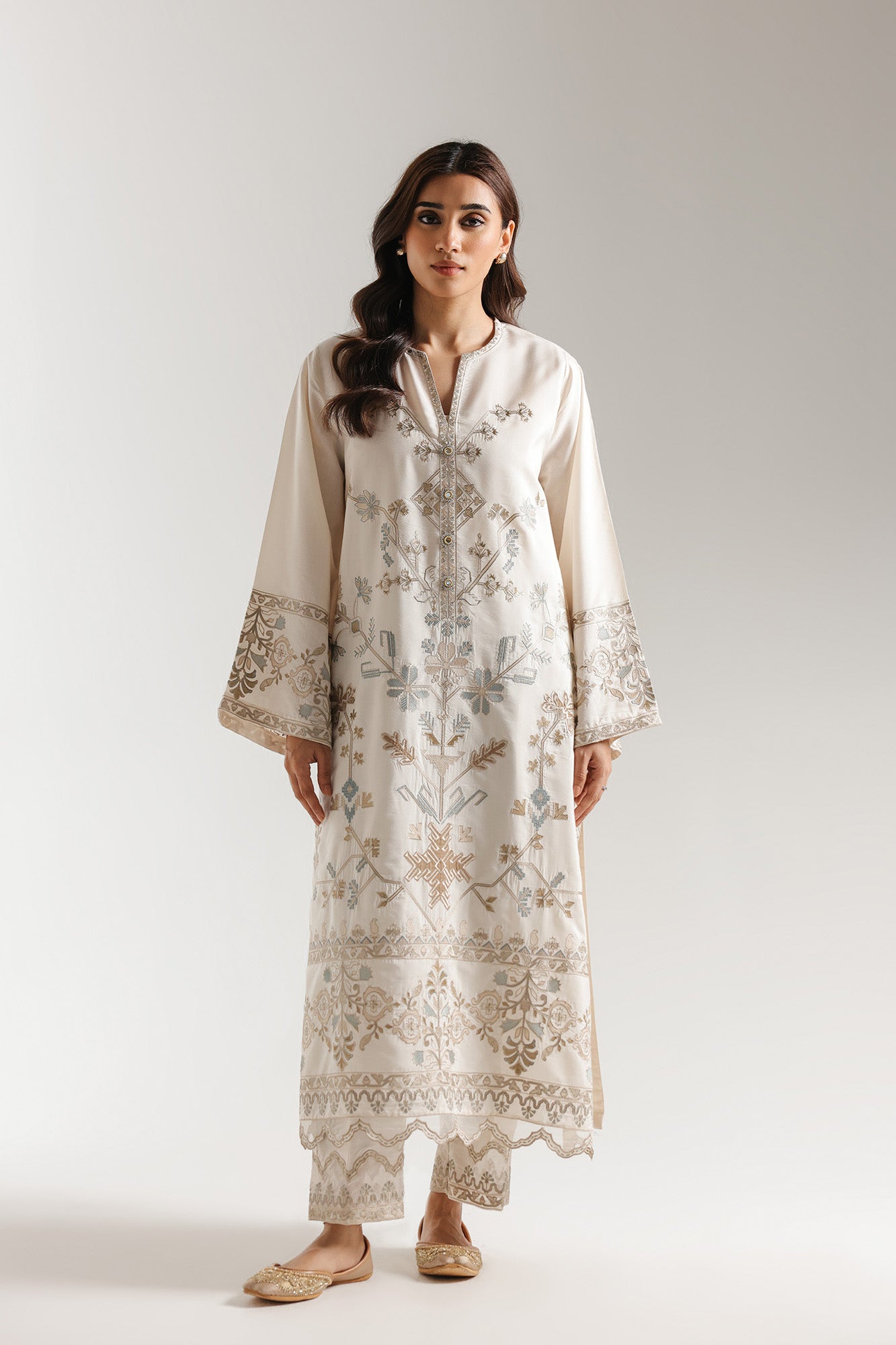 EMBROIDERED SUIT (E4081/103/817)