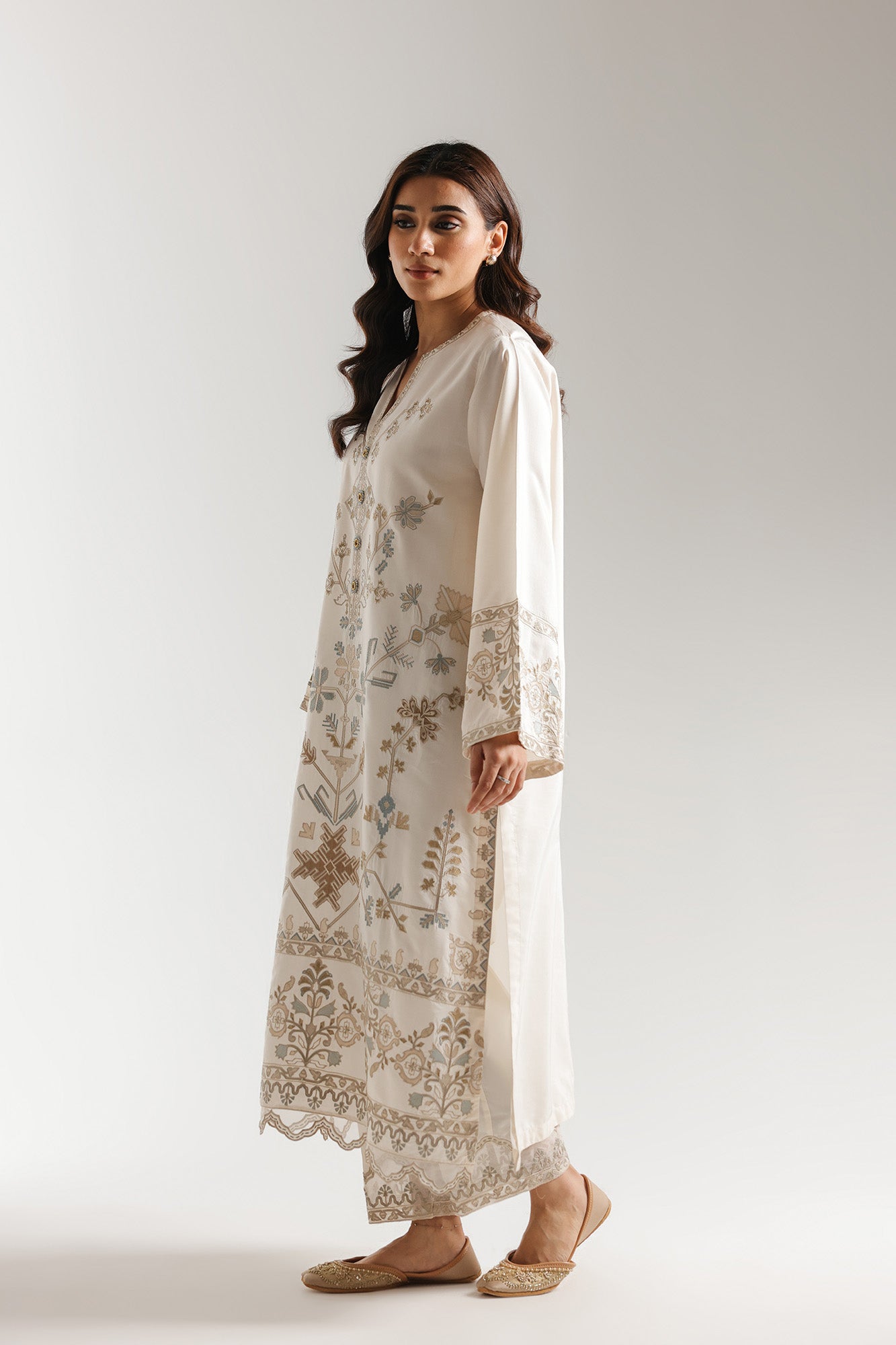 EMBROIDERED SUIT (E4081/103/817)