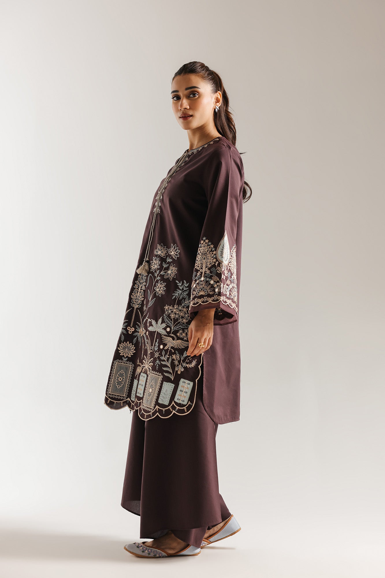 EMBROIDERED SUIT (E4084/103/904)