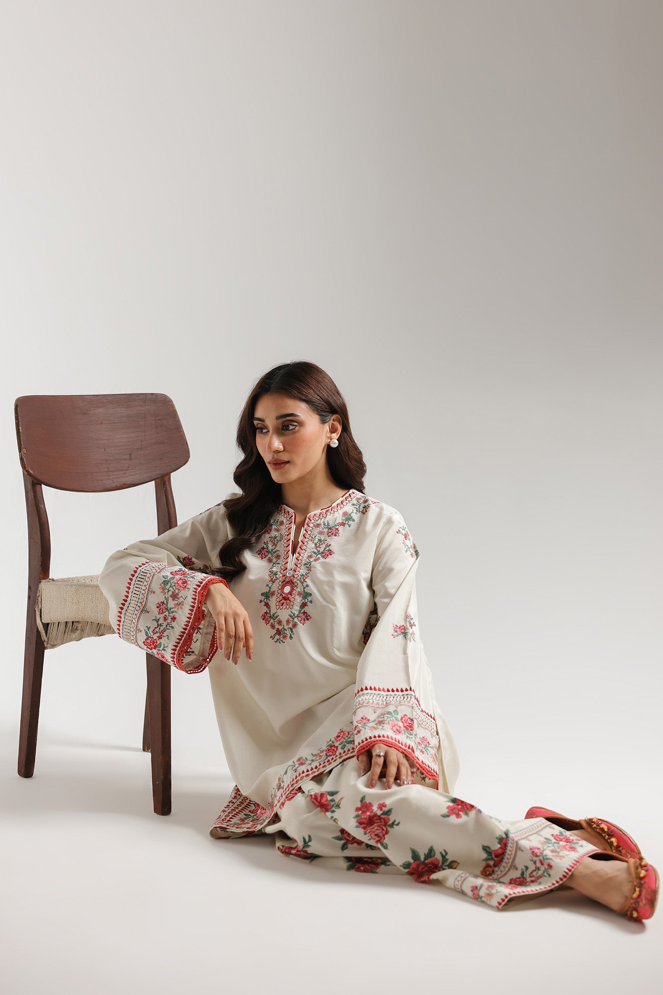 EMBROIDERED SUIT (E4085/103/002)