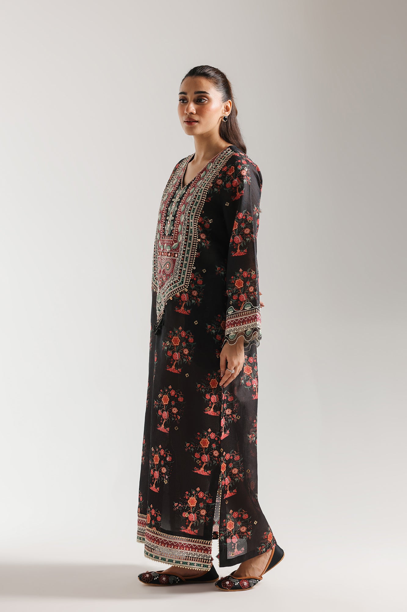 EMBROIDERED KAFTAN (E4097/103/902)