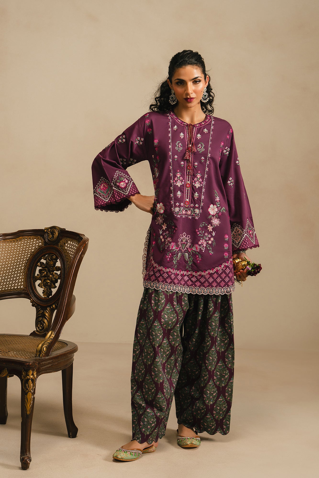 EMBROIDERED SUIT (E4125/103/516)