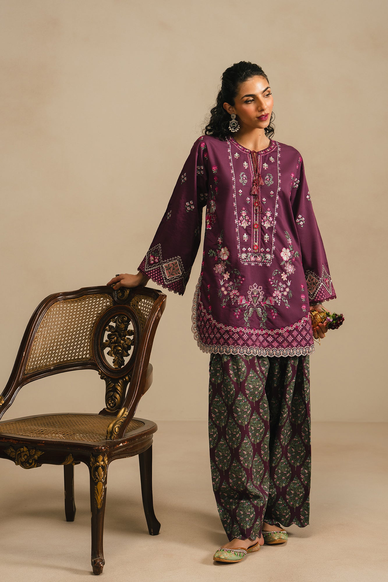 EMBROIDERED SUIT (E4125/103/516)