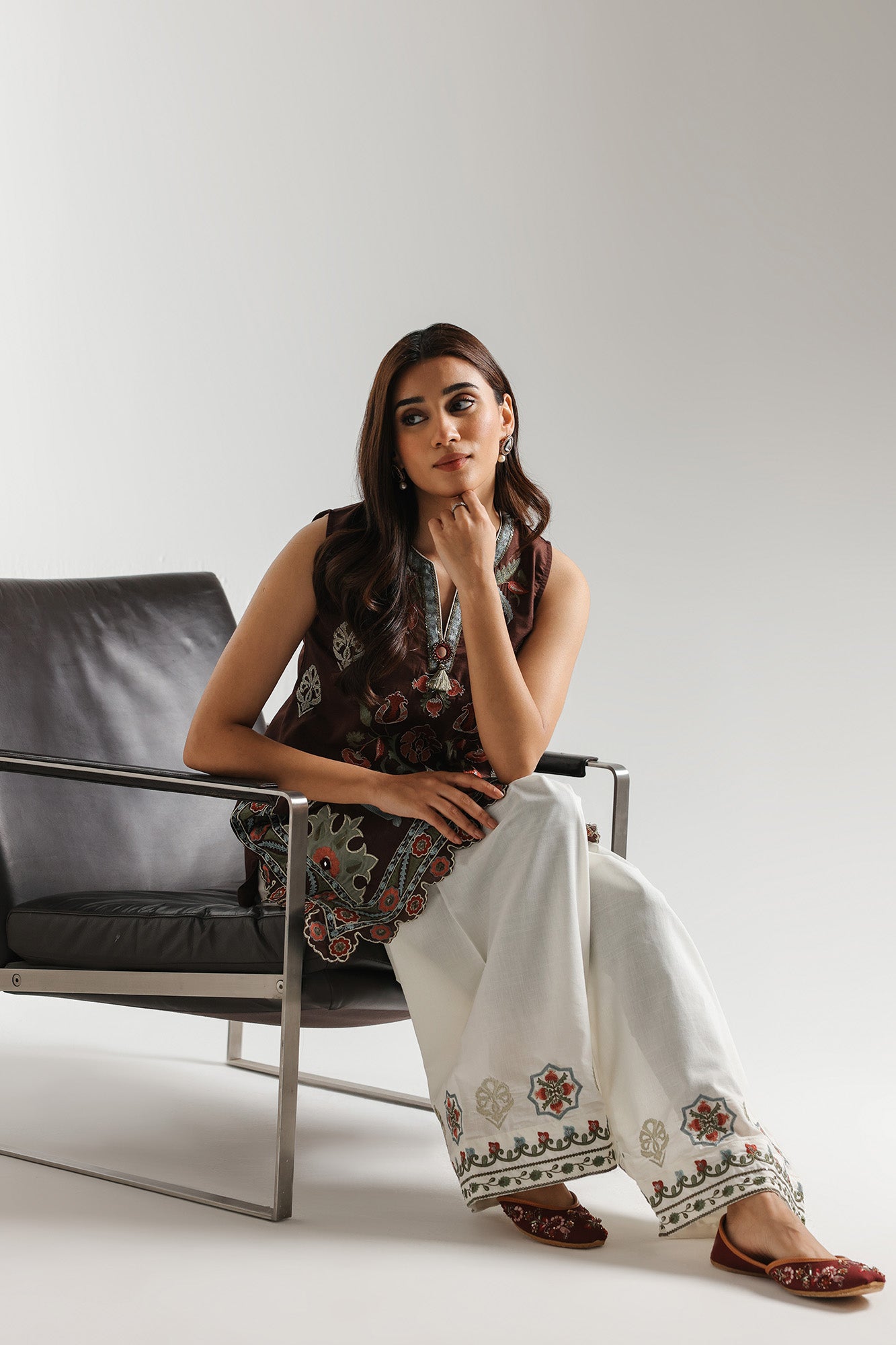 EMBROIDERED SUIT (E4129/103/801)