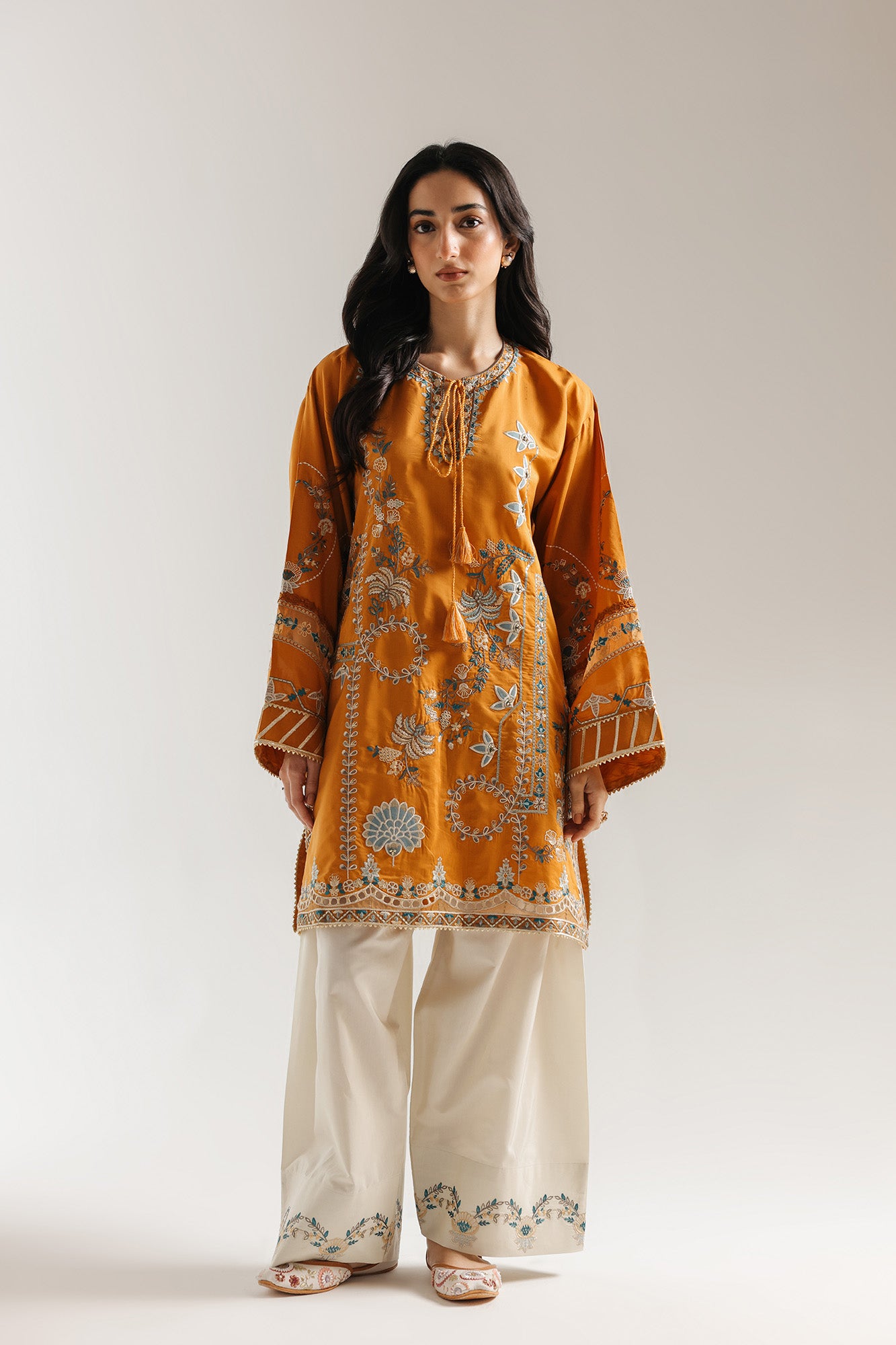 EMBROIDERED SUIT (E4130/103/207)