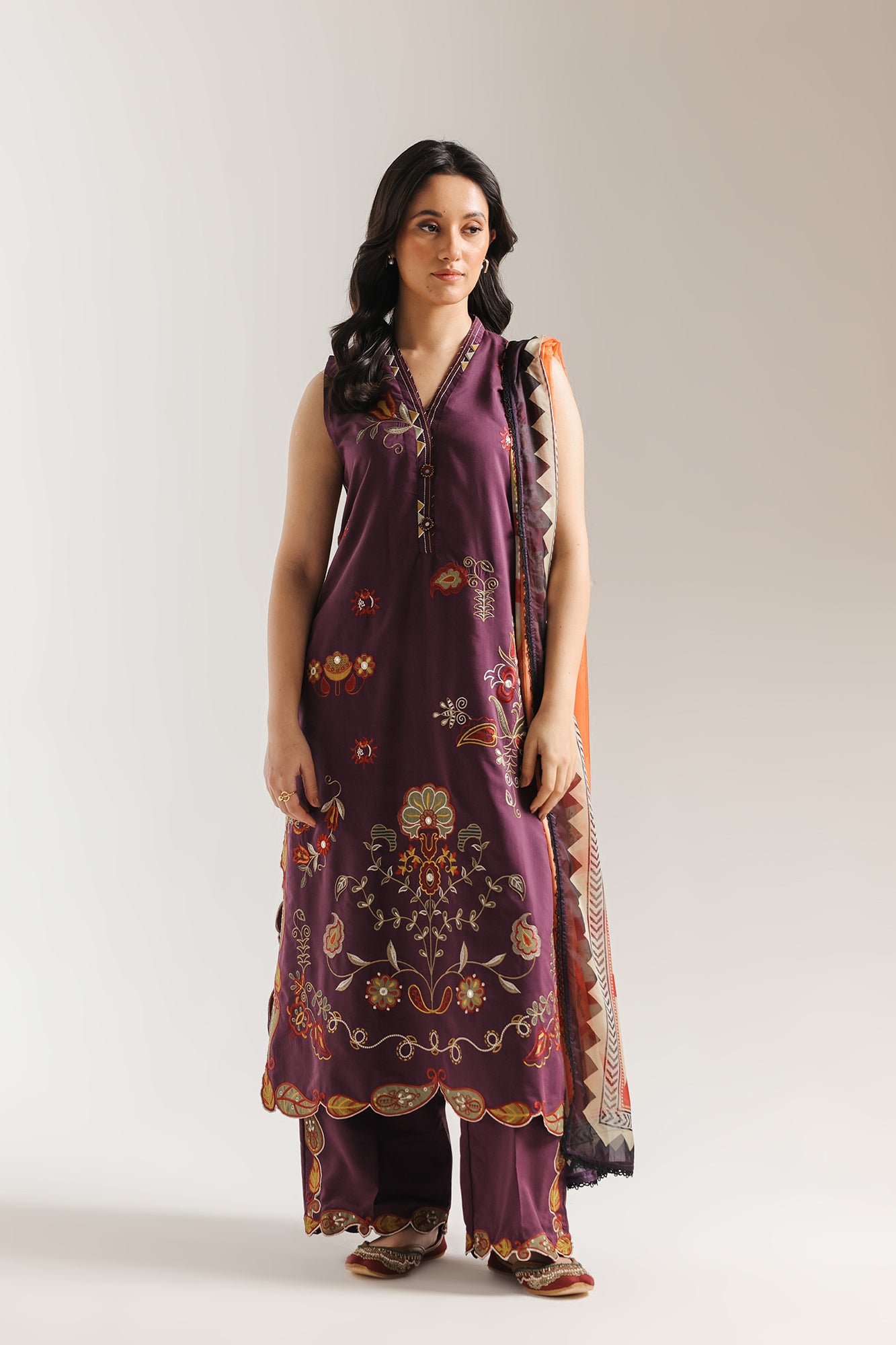 EMBROIDERED SUIT (E4132/103/518)