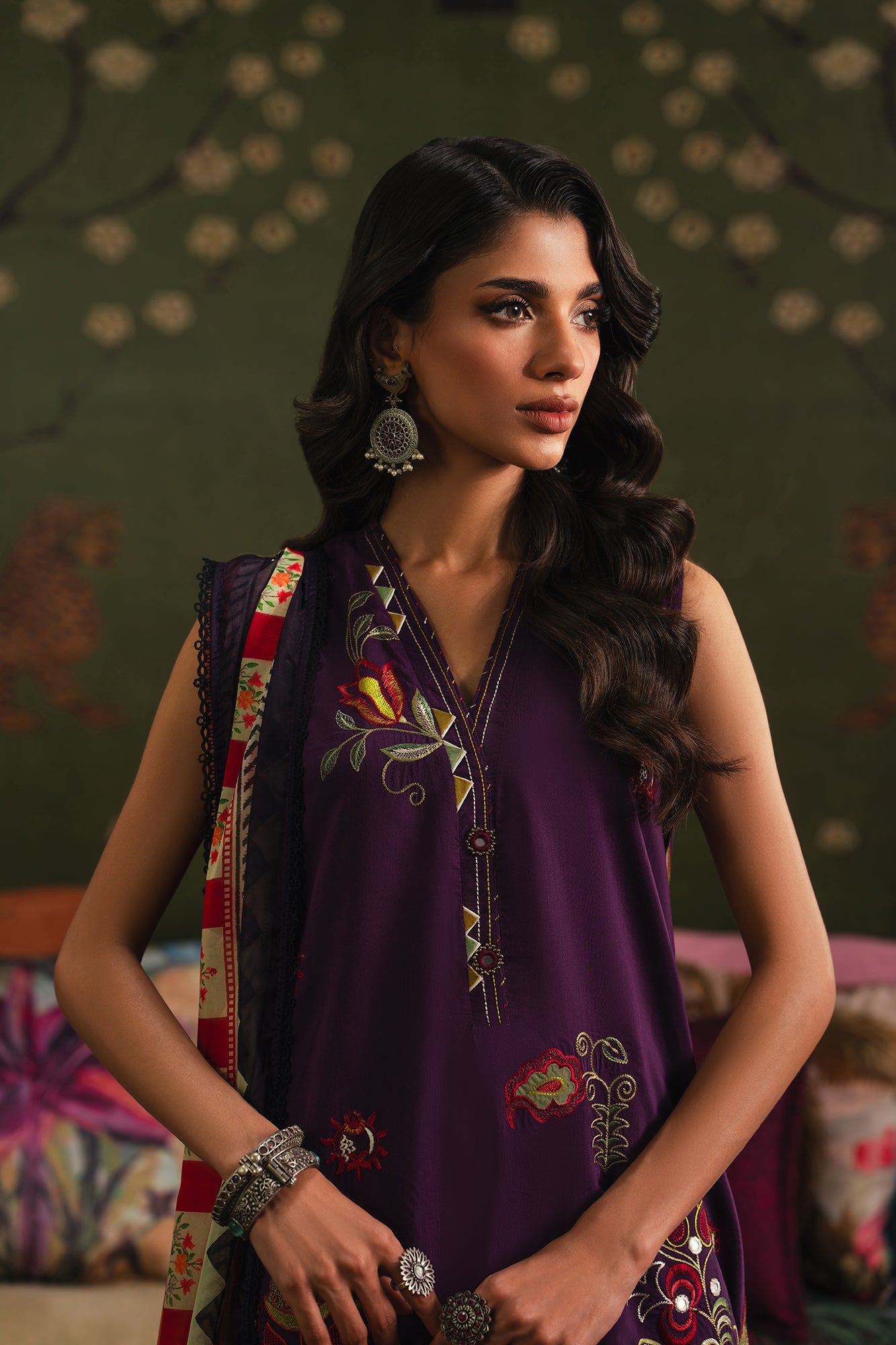 EMBROIDERED SUIT (E4132/103/518)