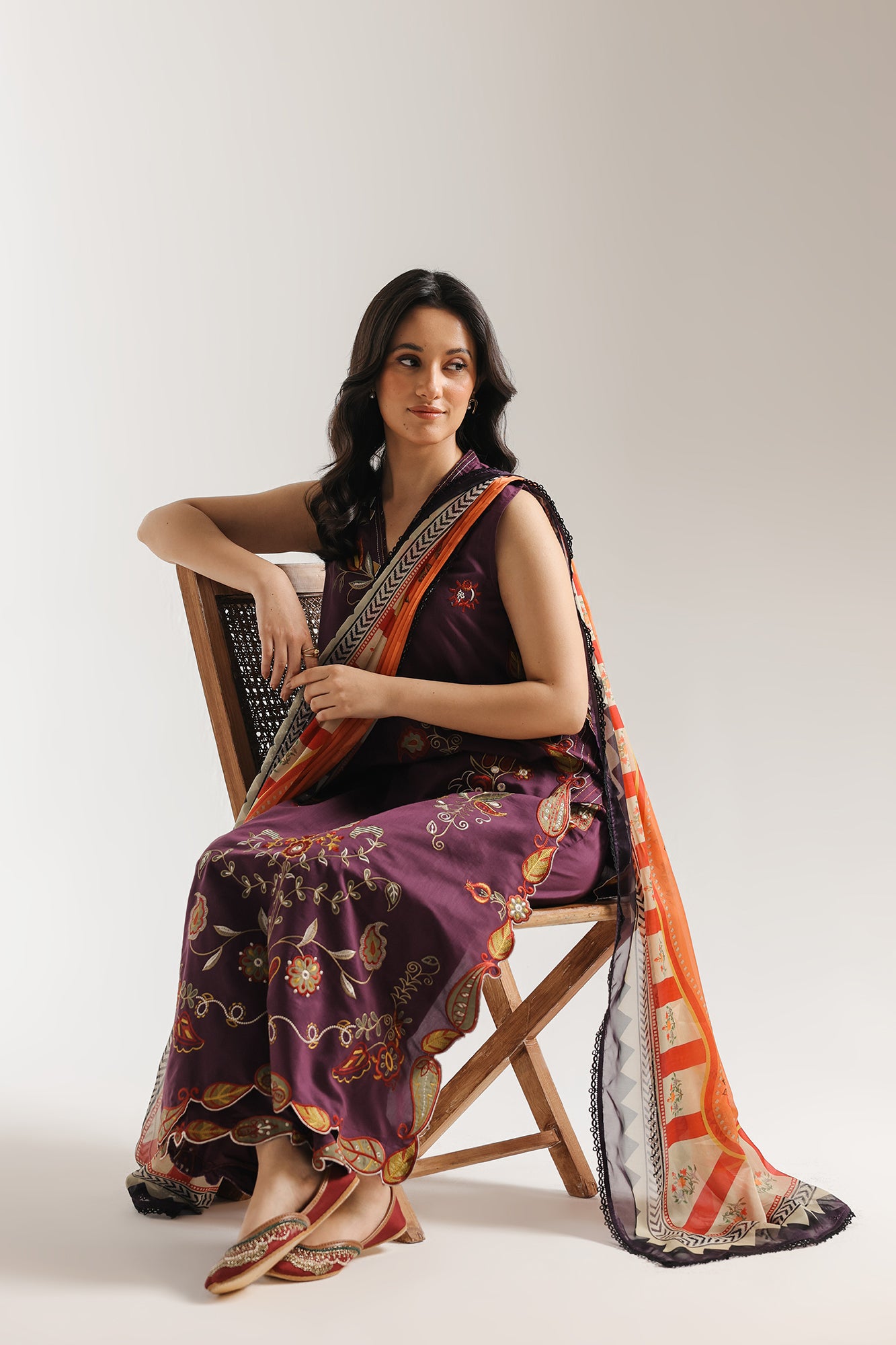 EMBROIDERED SUIT (E4132/103/518)