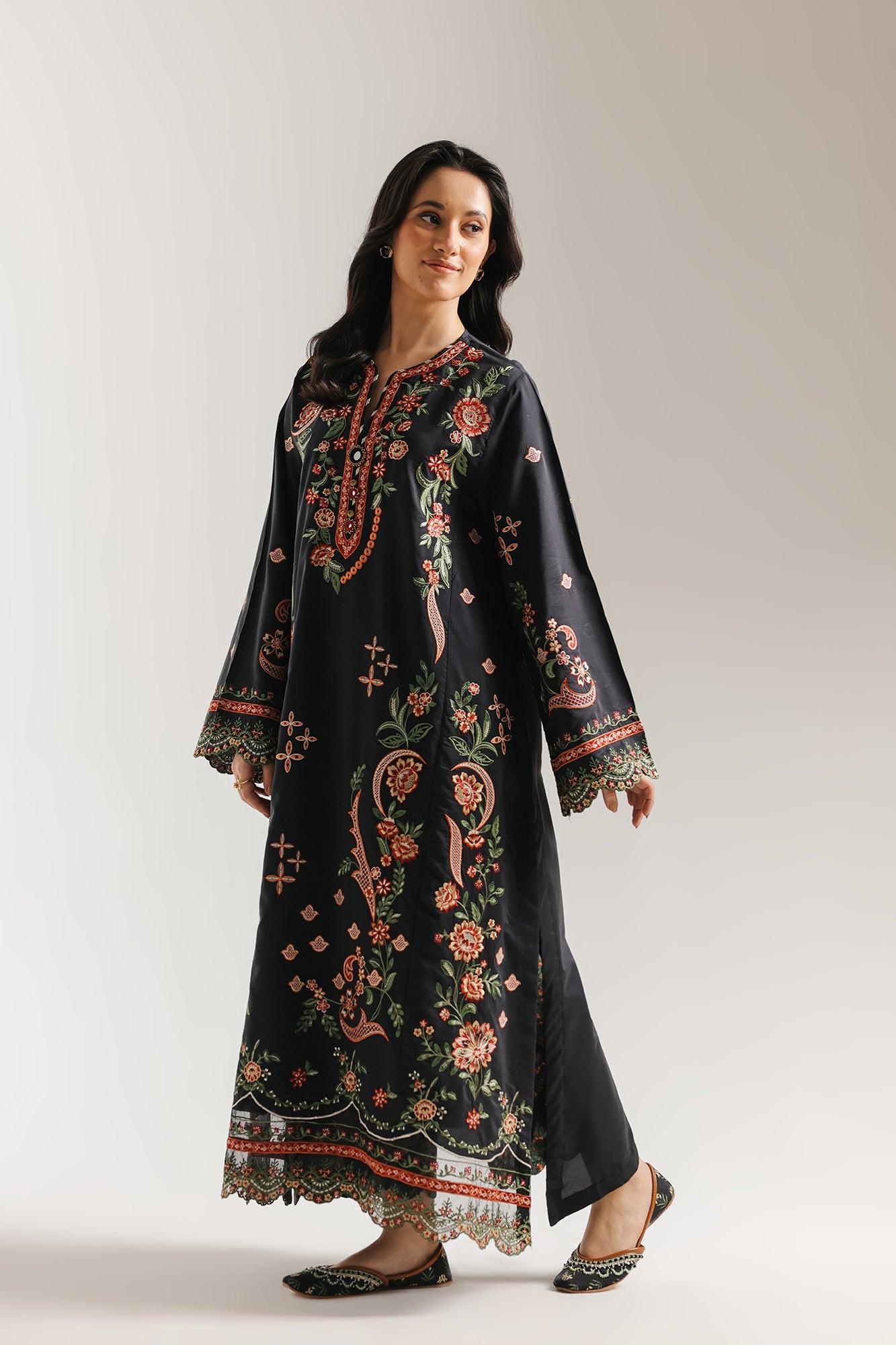 EMBROIDERED SUIT (E4140/103/902)