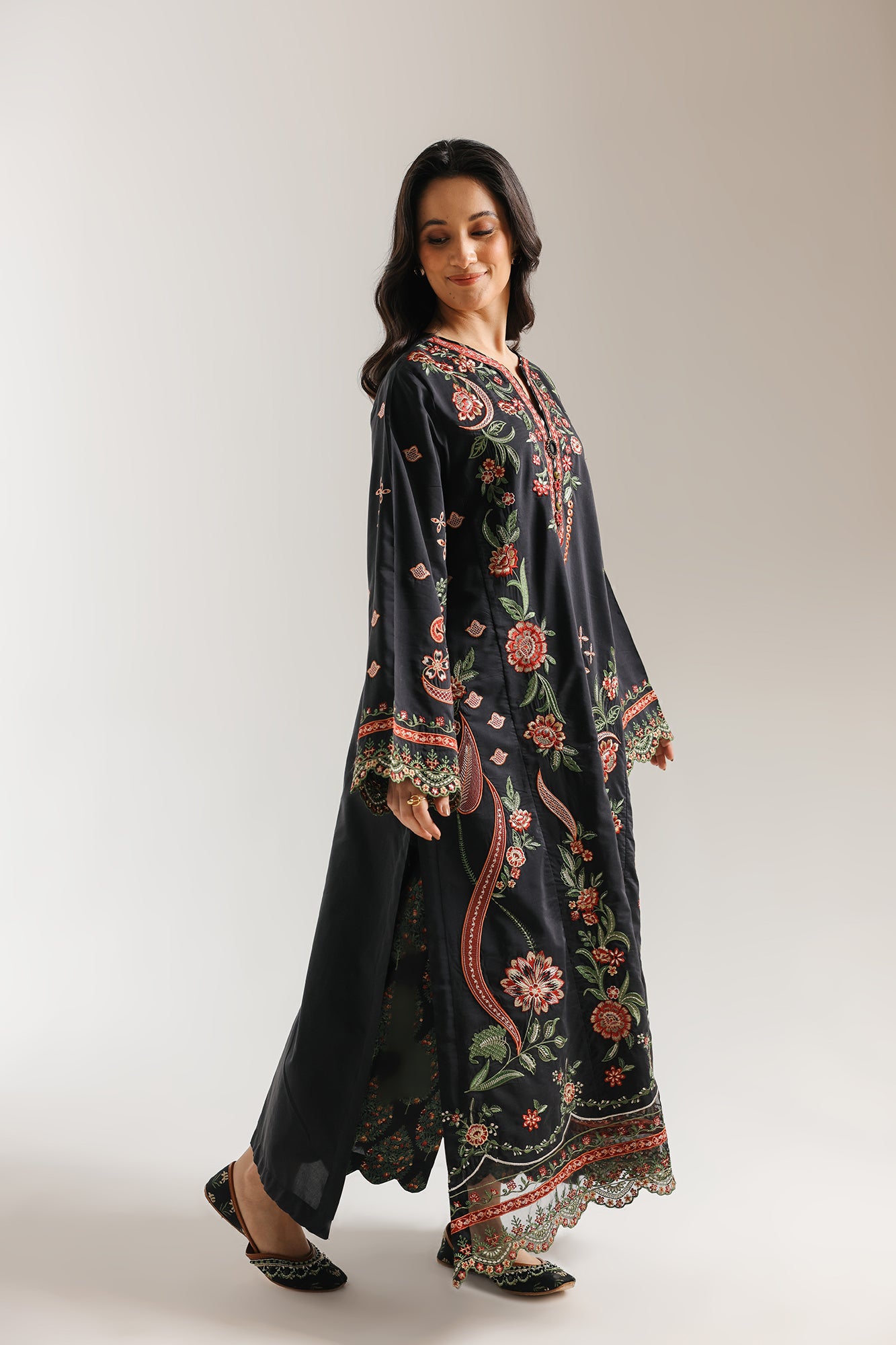 EMBROIDERED SUIT (E4140/103/902)