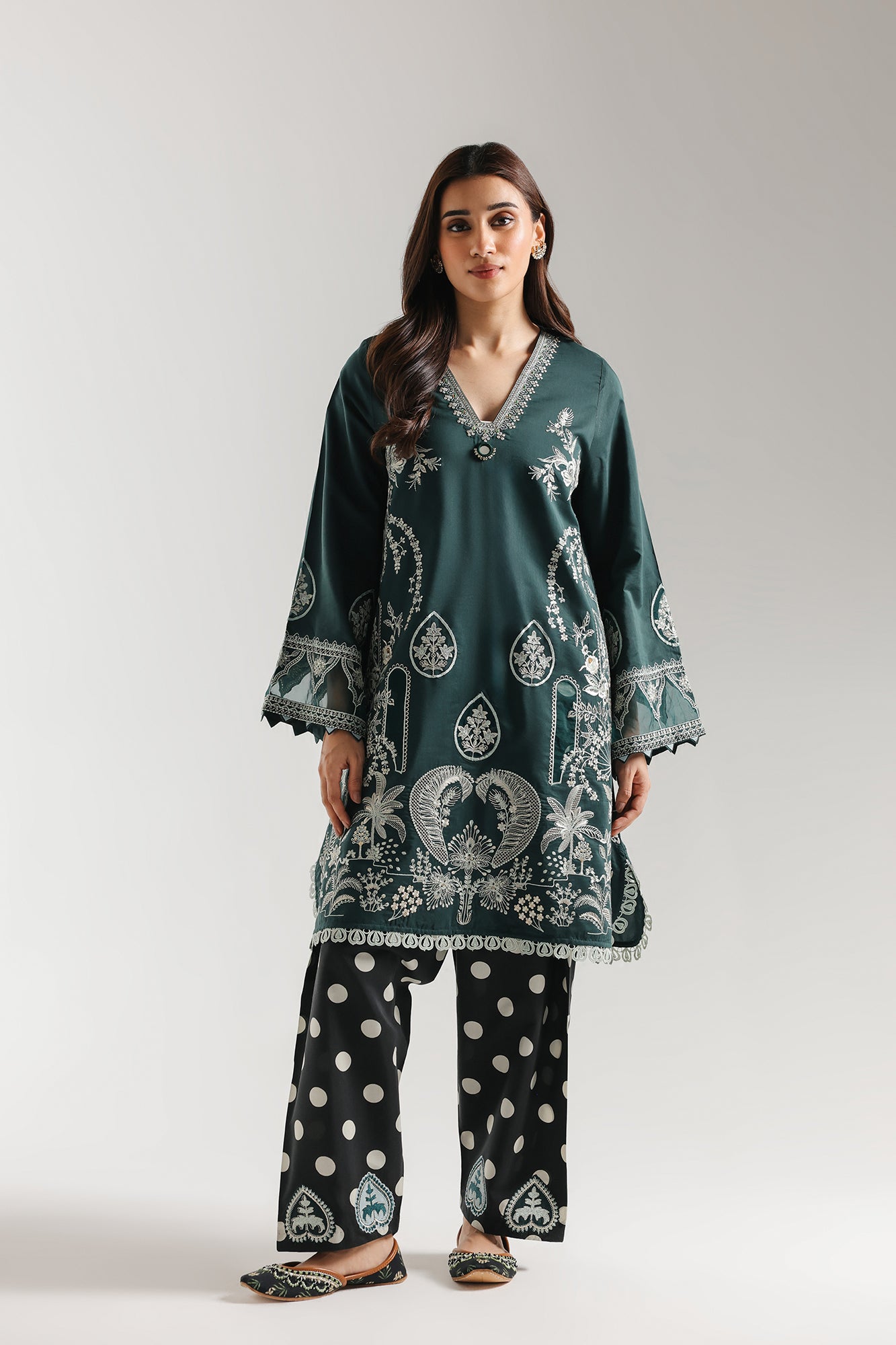 EMBROIDERED SUIT (E4147/103/704)