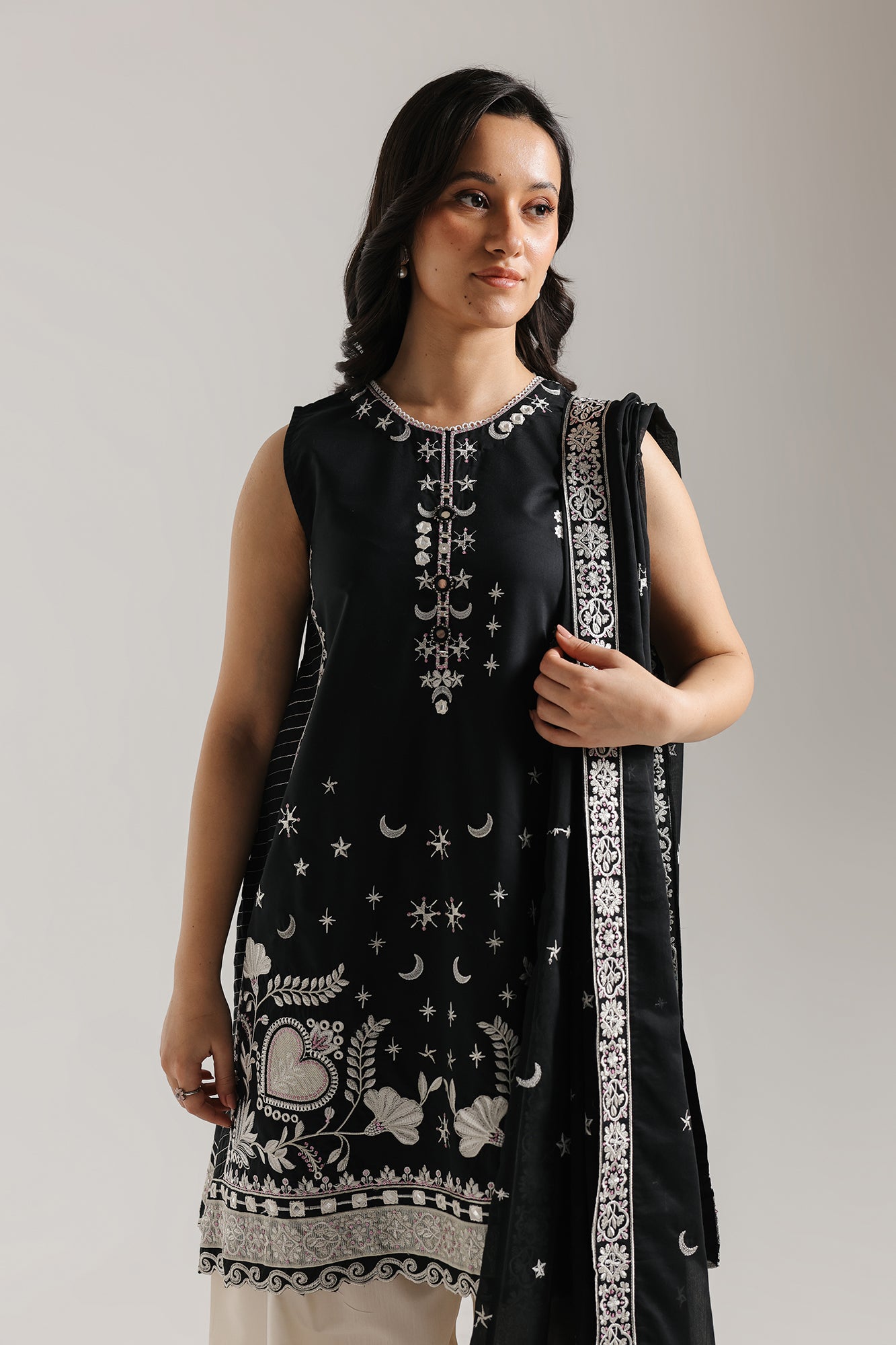 EMBROIDERED SUIT (E4153/103/901)