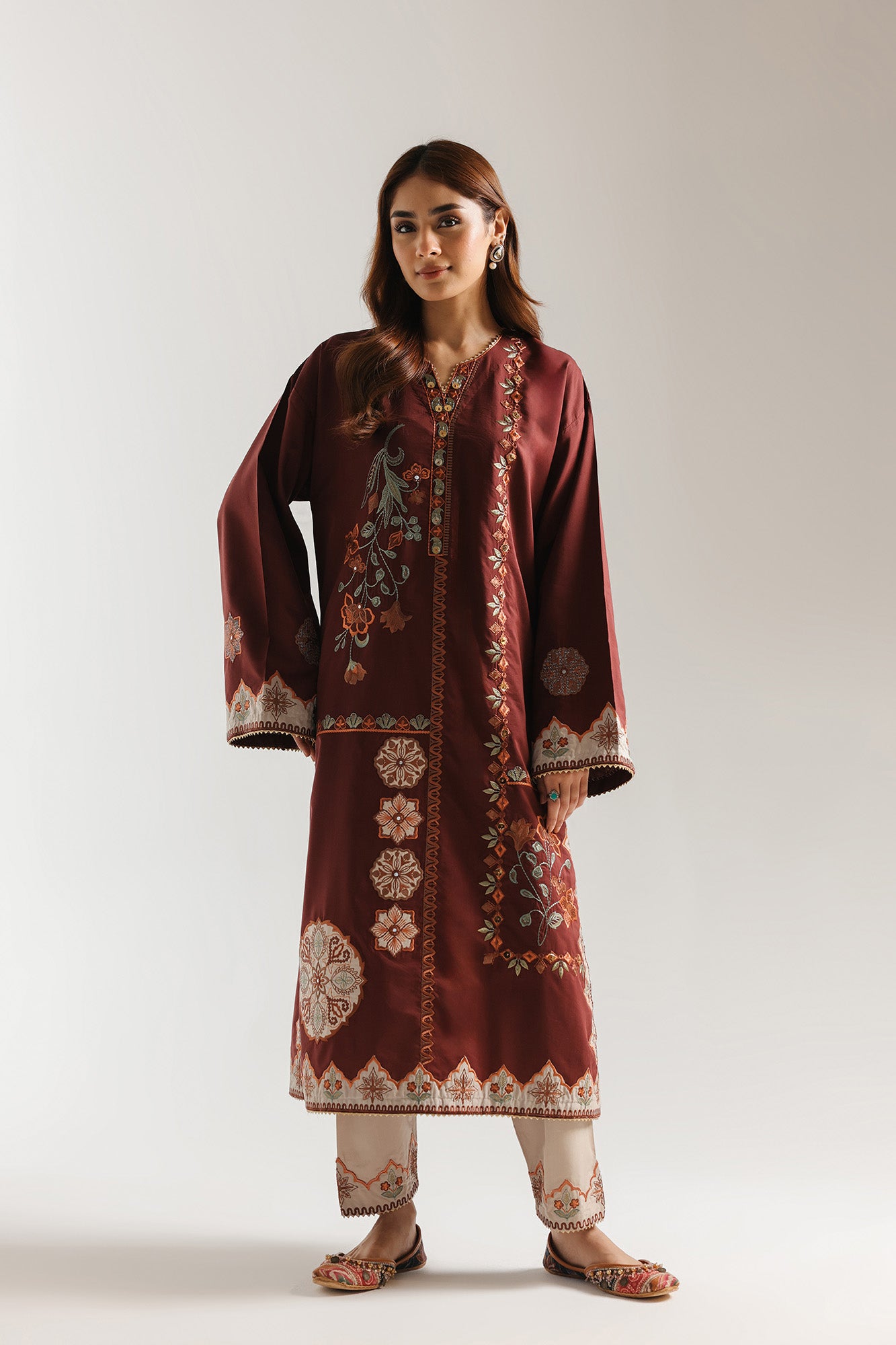 EMBROIDERED SUIT (E4159/103/801)