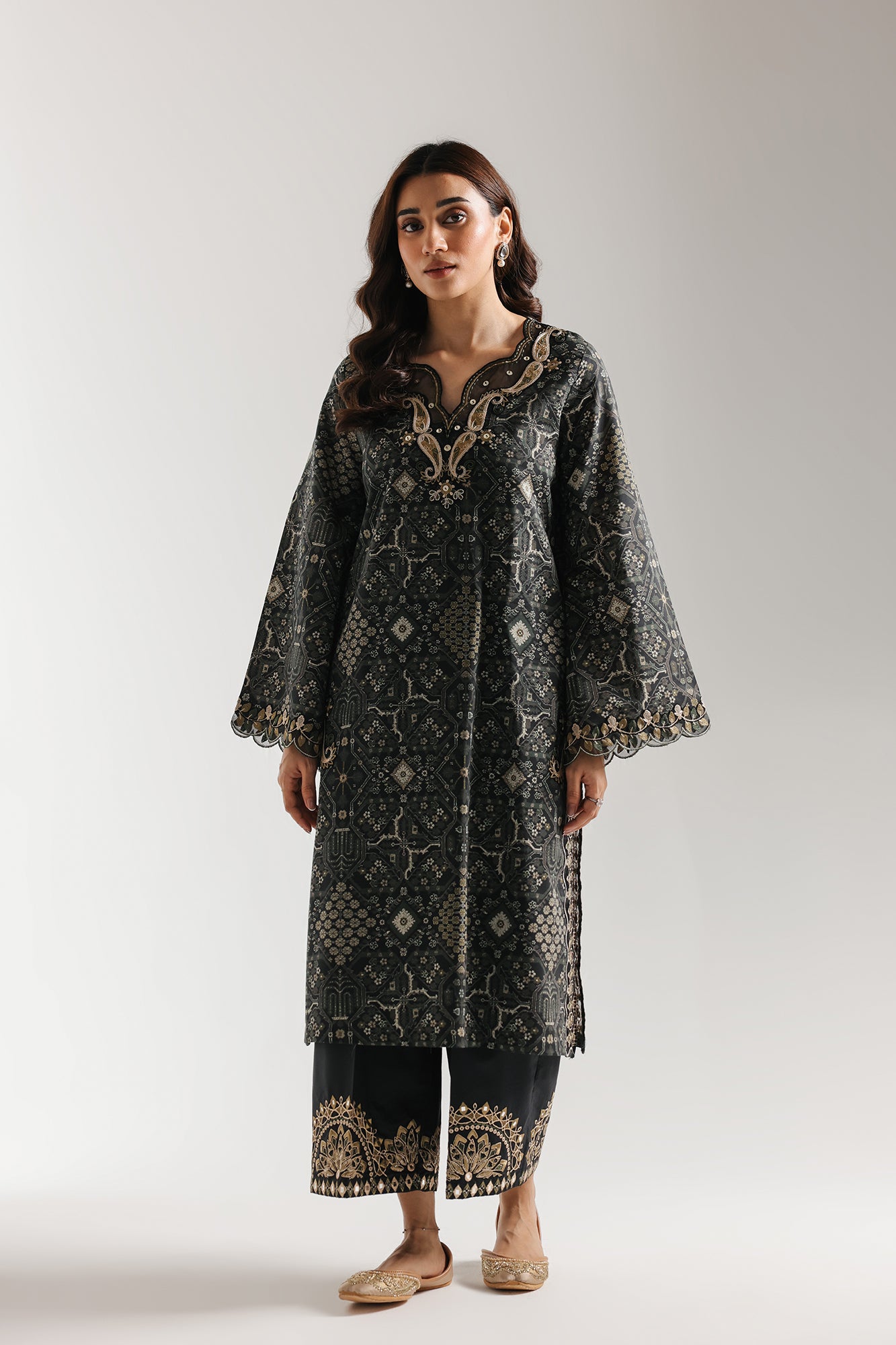 EMBROIDERED SUIT (E4171/103/902)