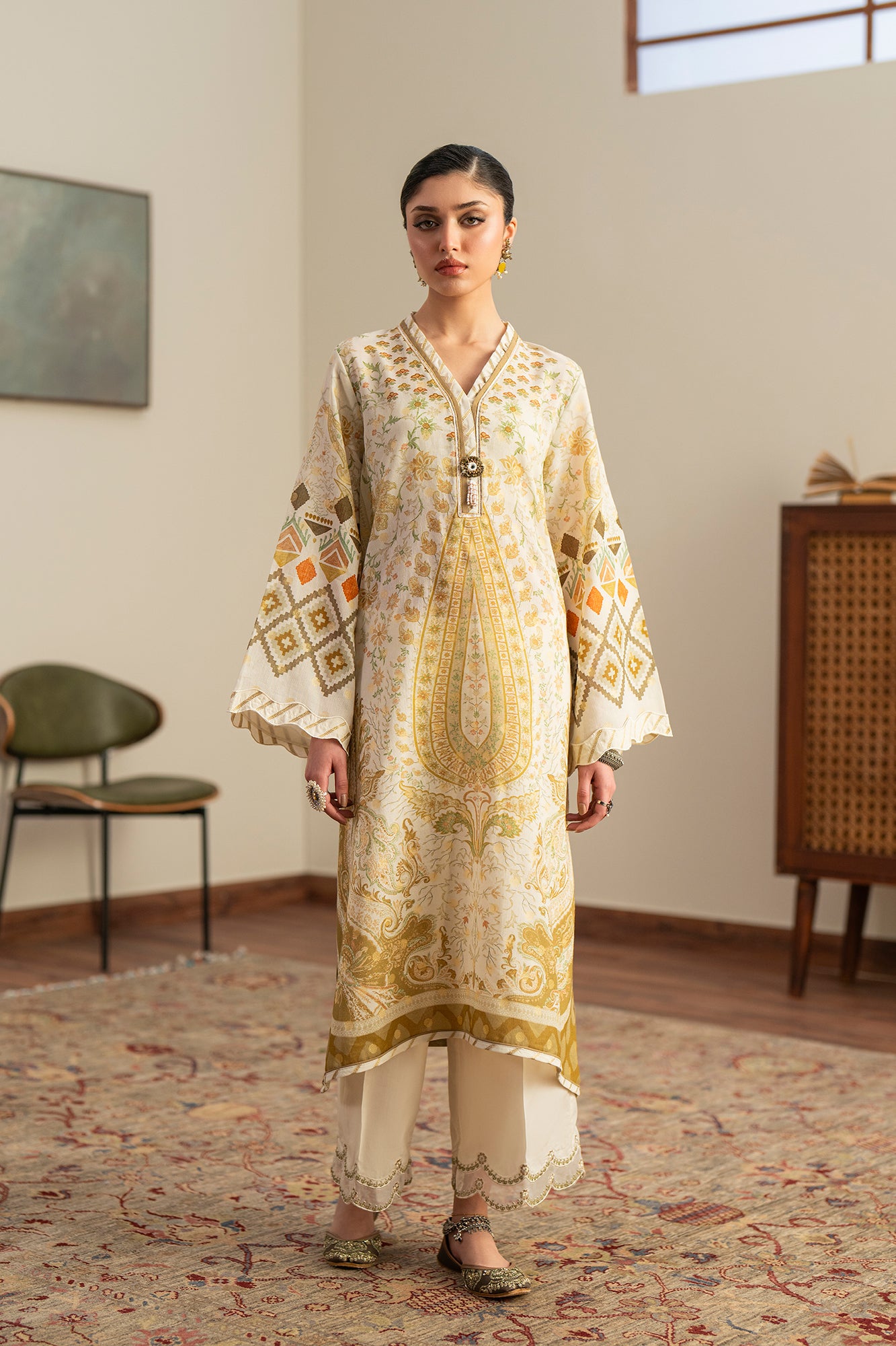 EMBROIDERED SUIT (E4191/103/003)