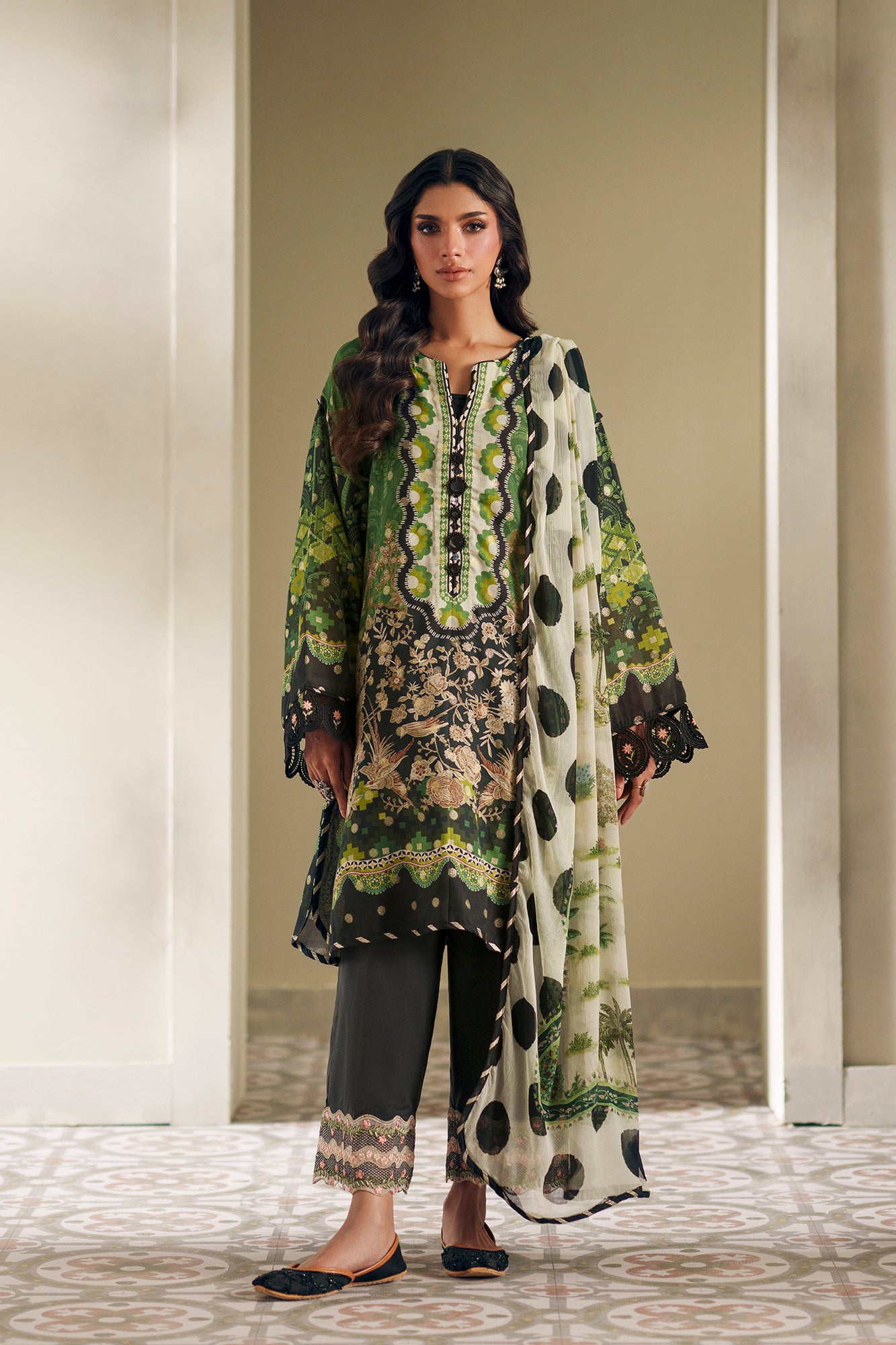 EMBROIDERED SUIT (E4192/103/705)