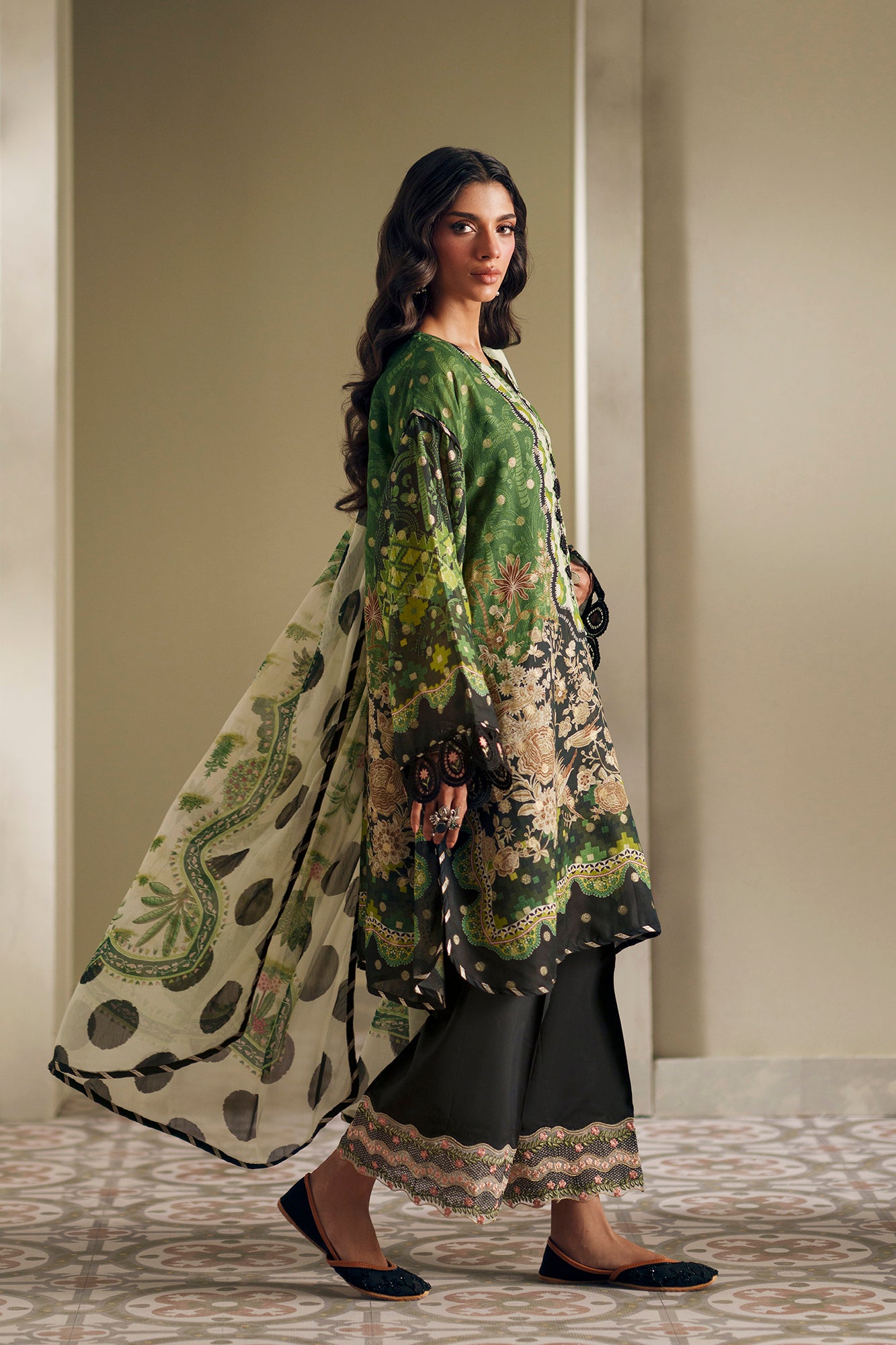 EMBROIDERED SUIT (E4192/103/705)