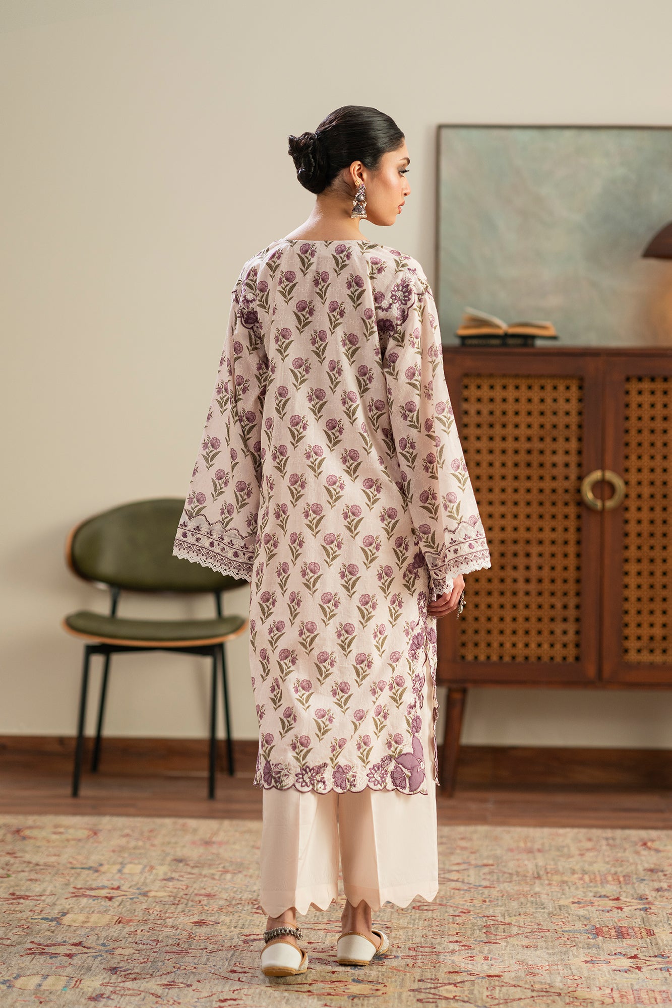 EMBROIDERED SUIT (E4194/103/003)