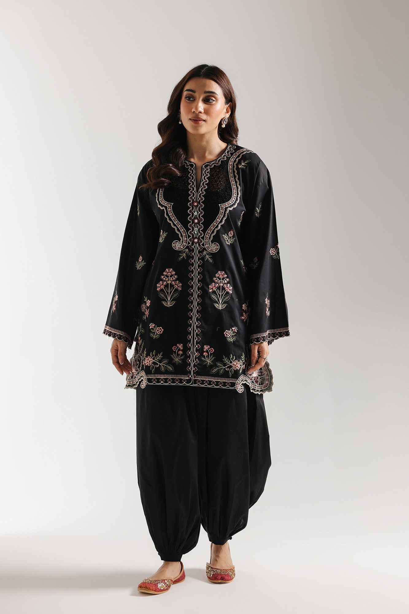 EMBROIDERED SUIT (E4199/103/901)