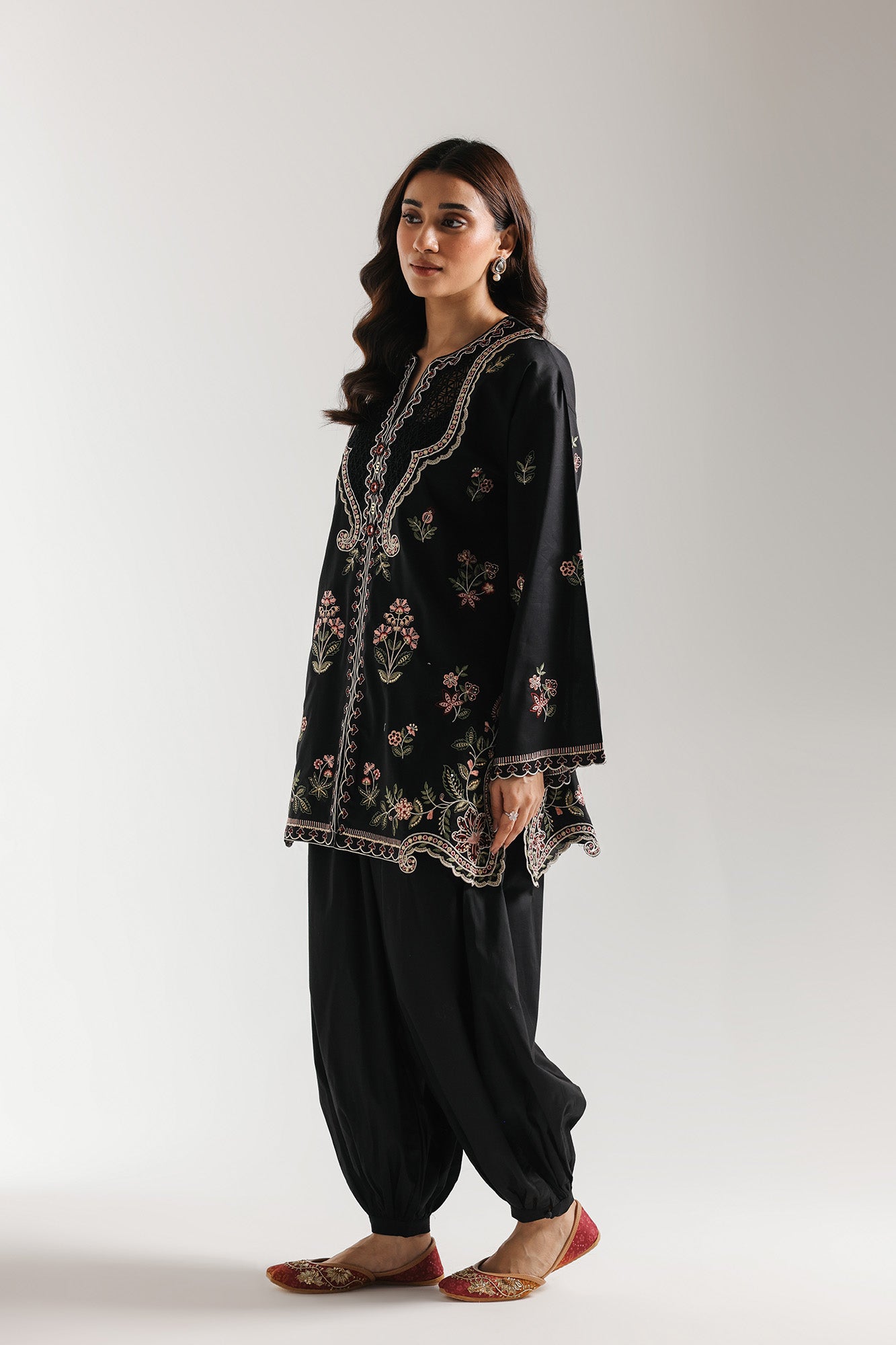 EMBROIDERED SUIT (E4199/103/901)