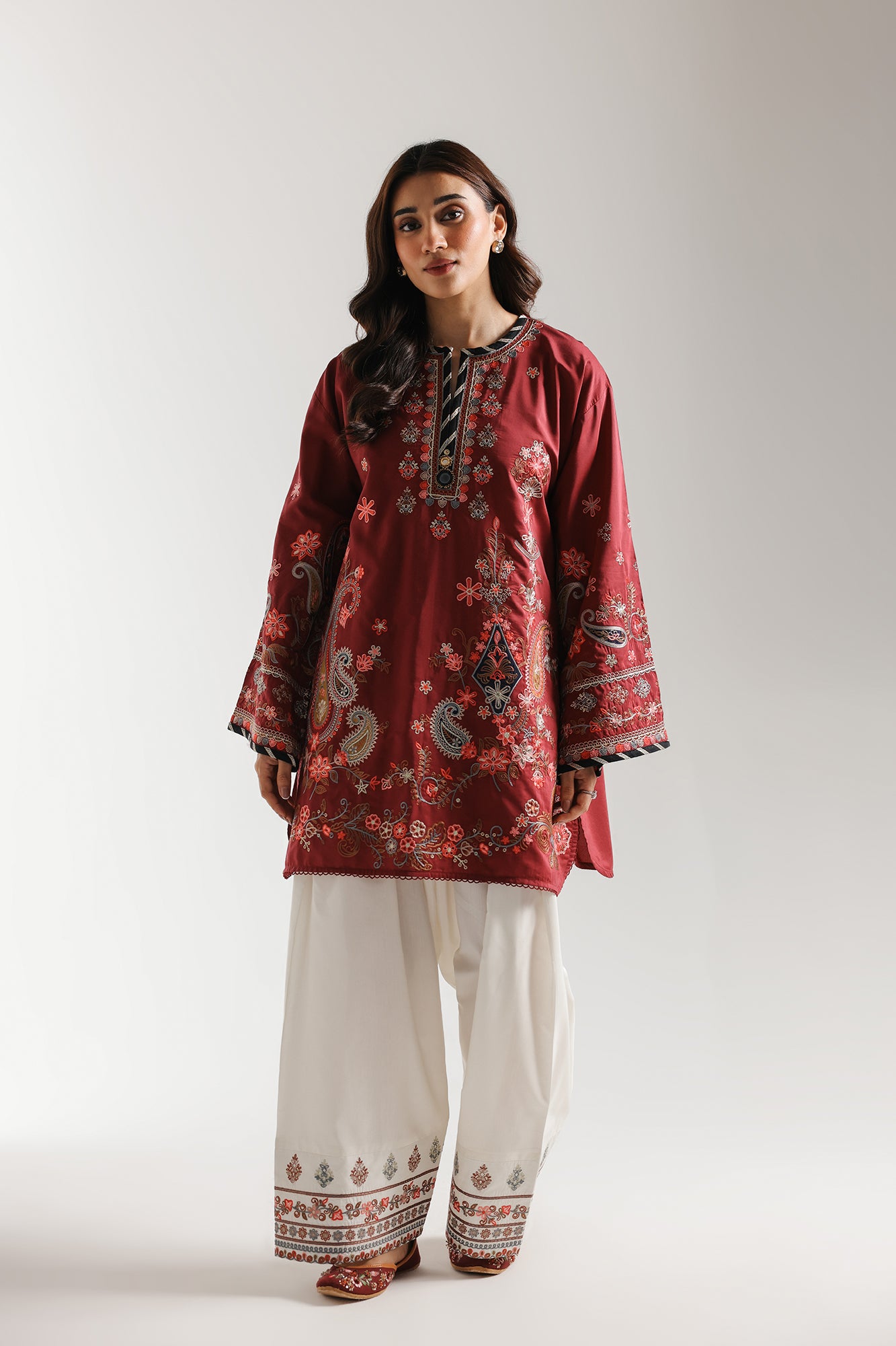 EMBROIDERED SUIT (E4209/103/415)