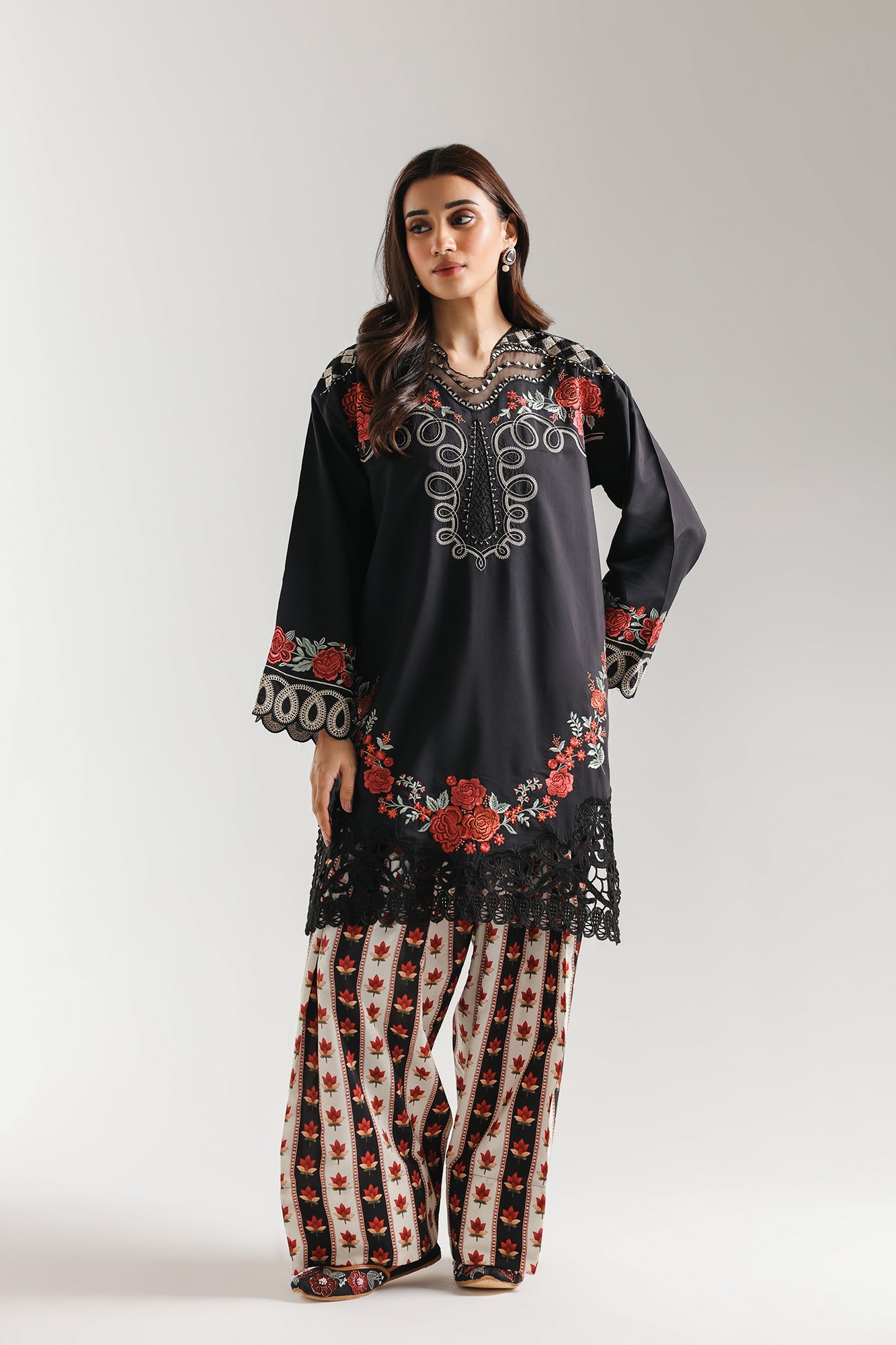 EMBROIDERED SUIT (E4221/103/902)