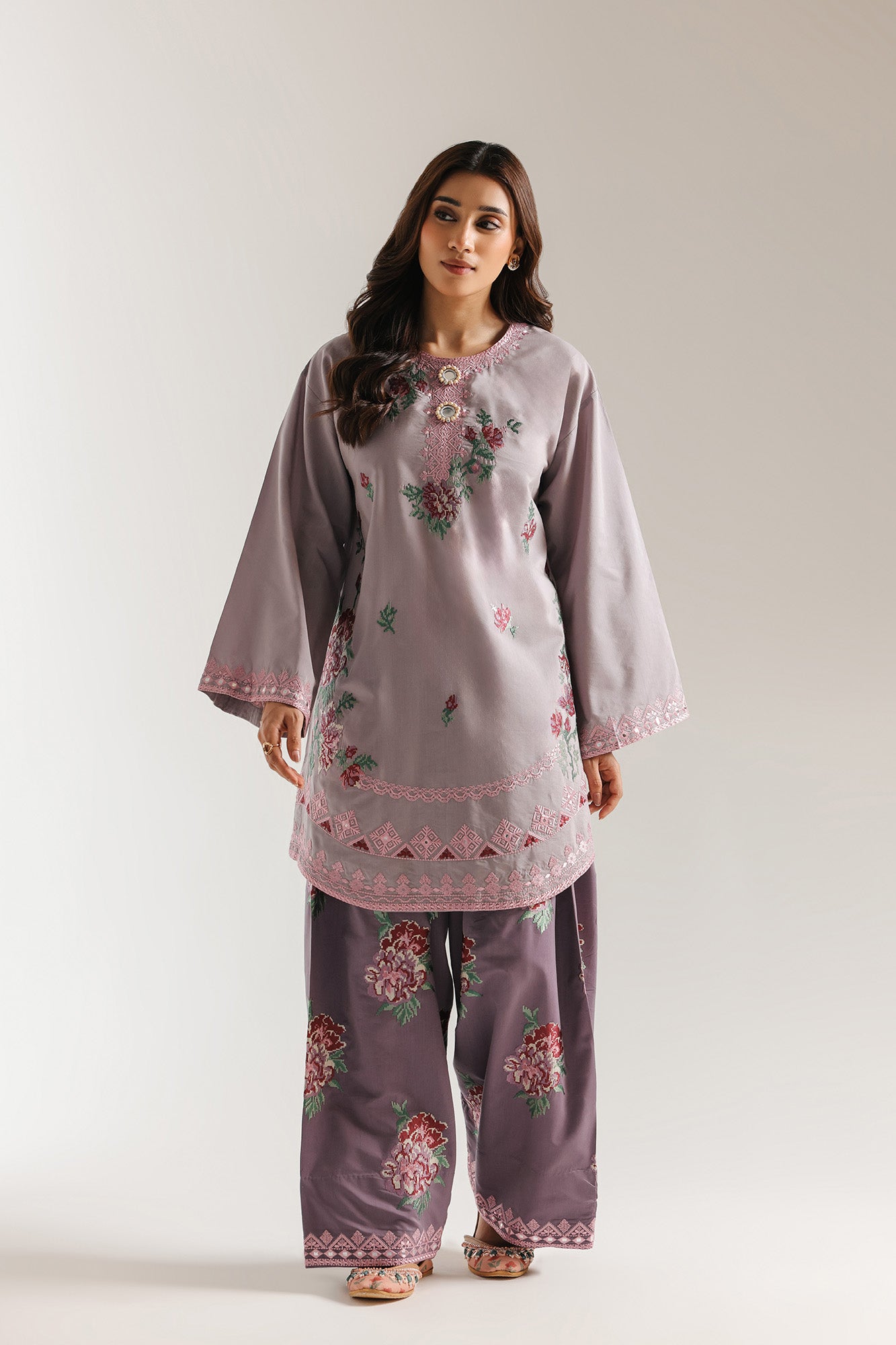 EMBROIDERED SUIT (E4228/103/513)