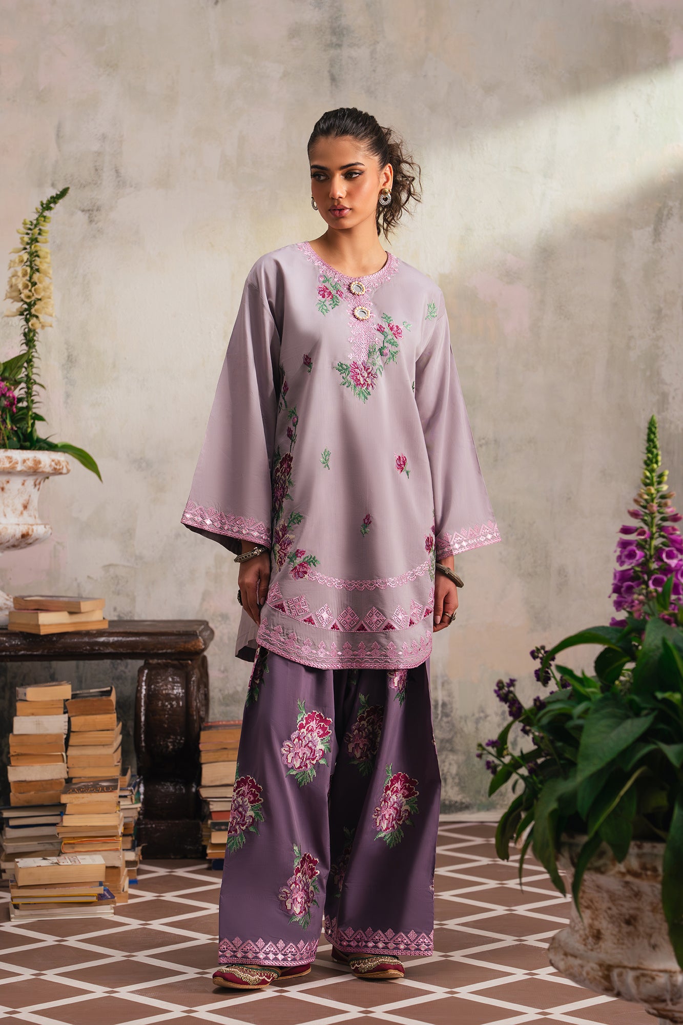 EMBROIDERED SUIT (E4228/103/513)