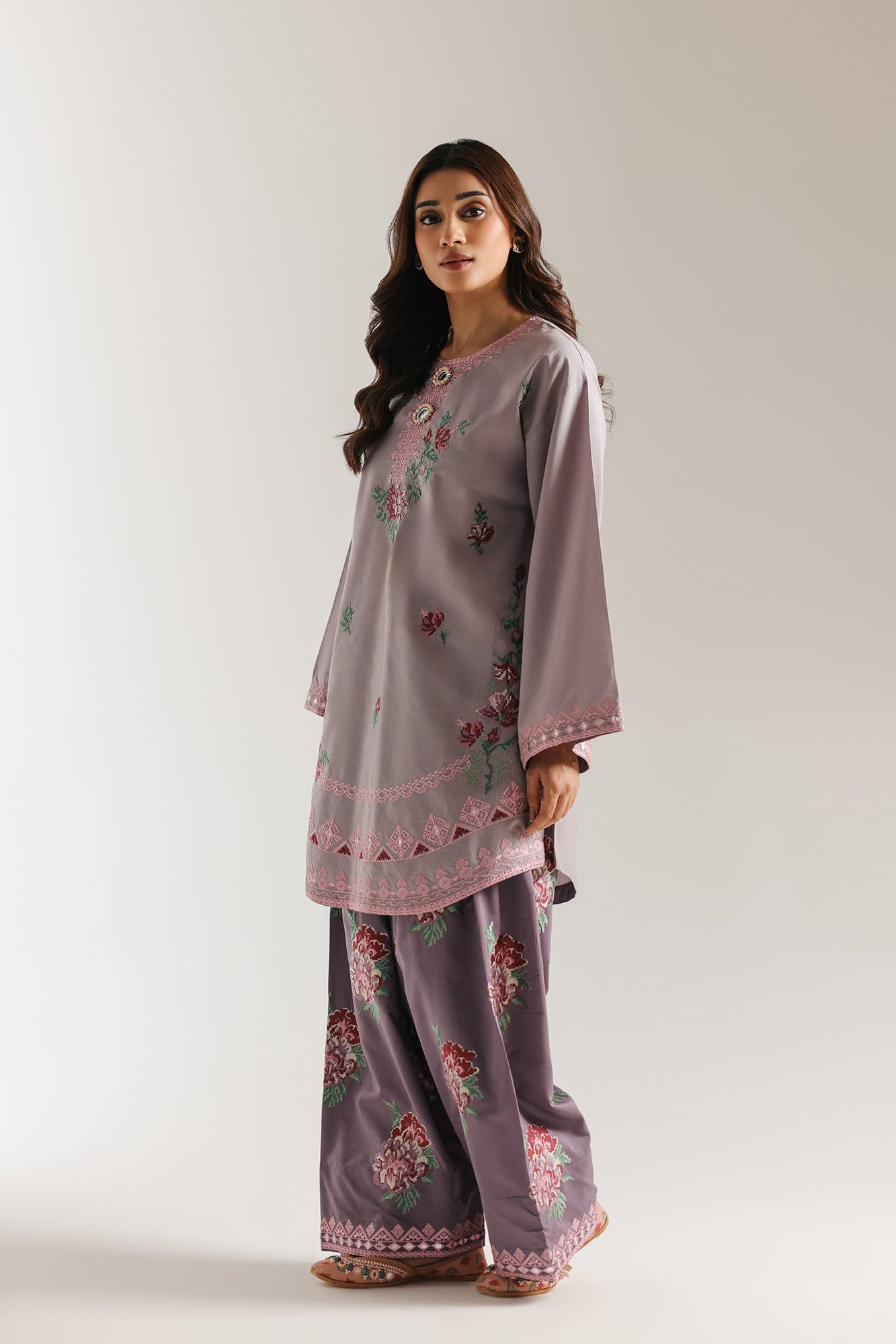 EMBROIDERED SUIT (E4228/103/513)