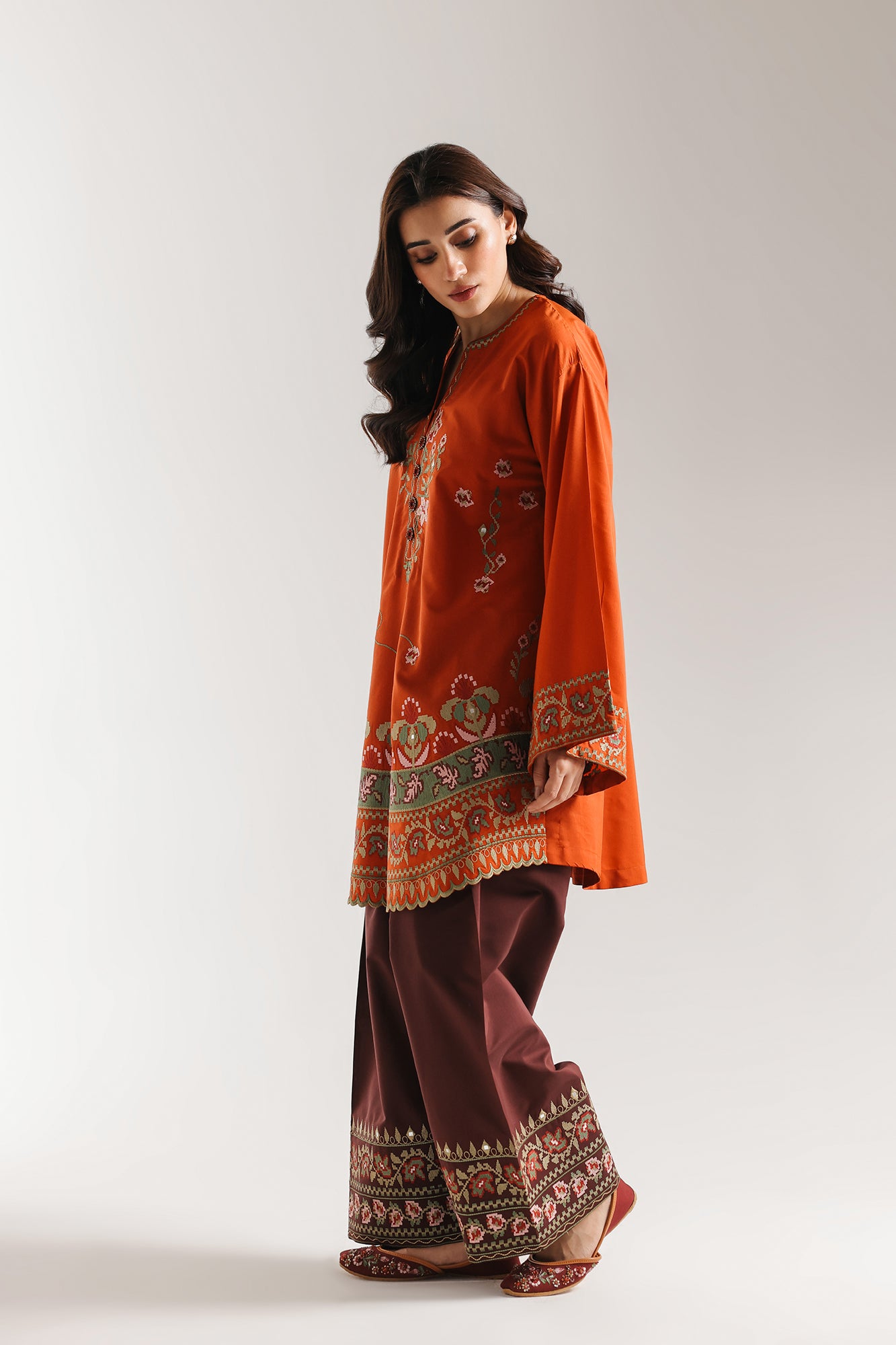 EMBROIDERED SUIT (E4229/103/209)