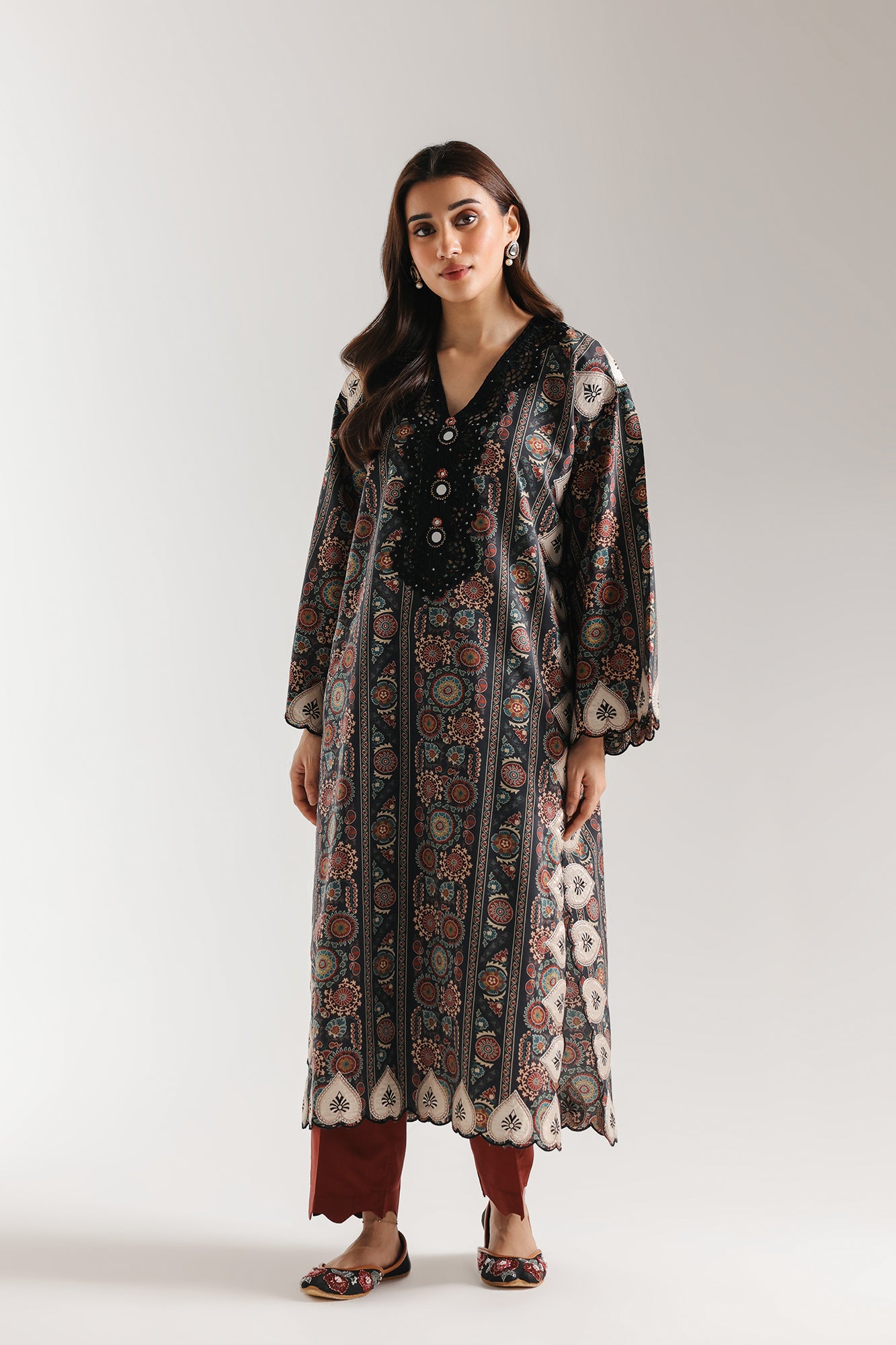 EMBROIDERED SUIT (E4232/103/902)