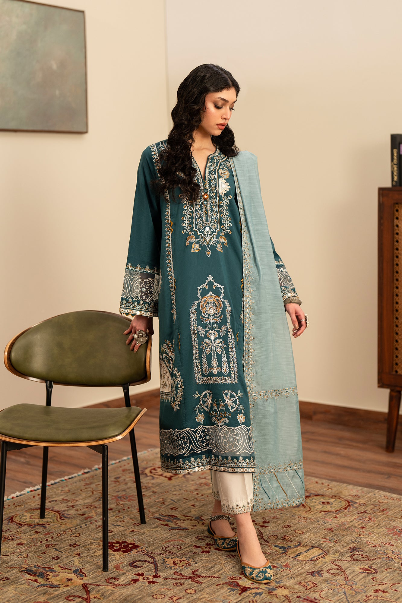 EMBROIDERED SUIT (E4234/103/602)