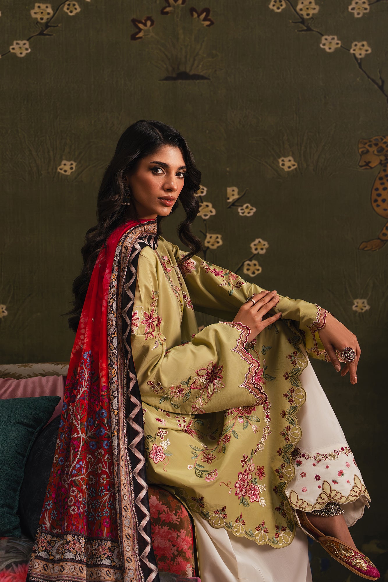 EMBROIDERED SUIT (E4238/103/127)