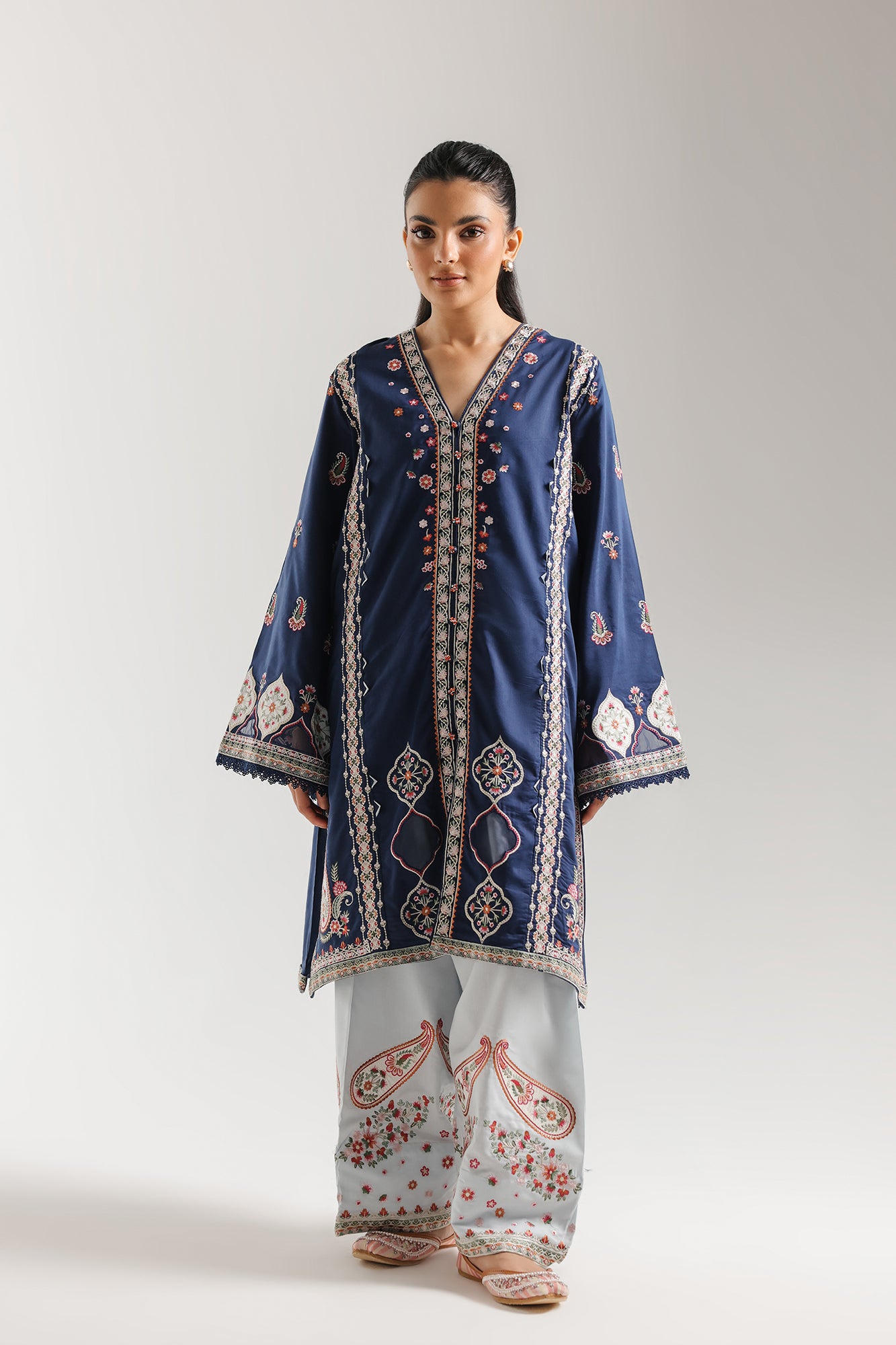 EMBROIDERED SUIT (E4239/103/603)