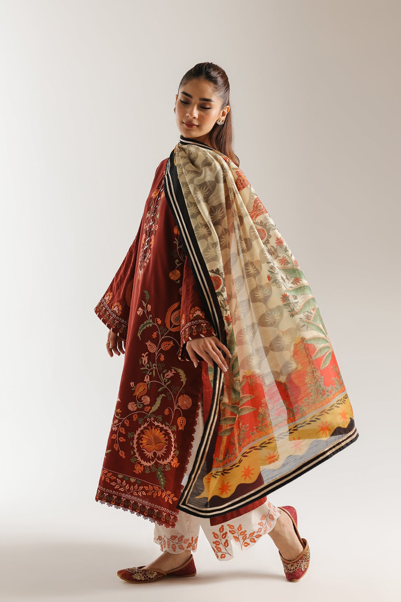 EMBROIDERED SUIT (E4241/103/305)