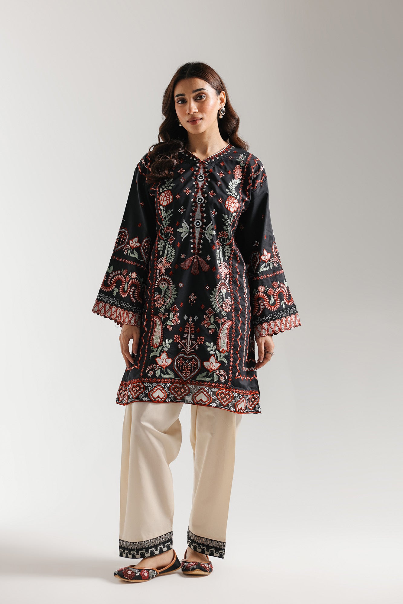 EMBROIDERED SUIT (E4252/103/901)