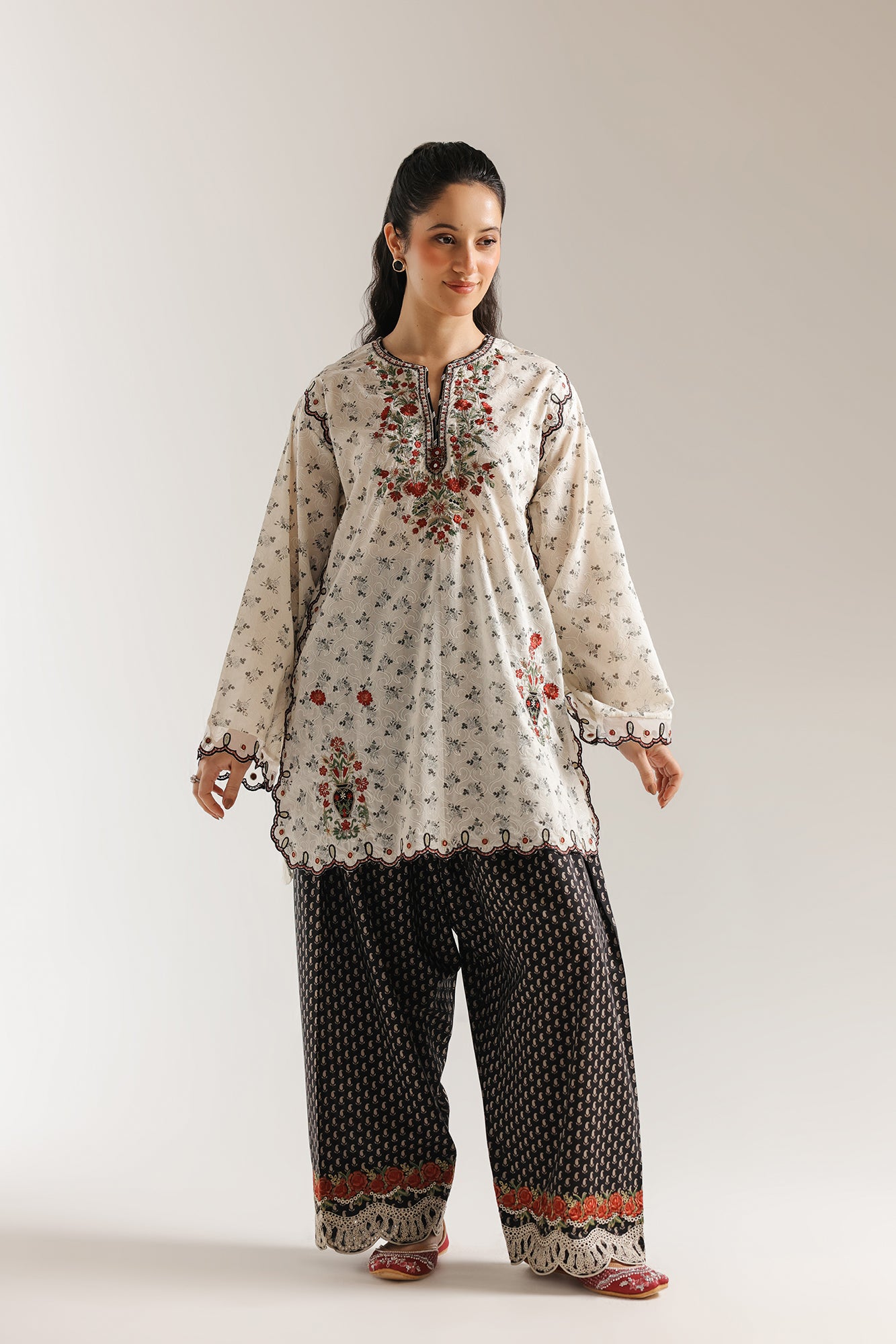 EMBROIDERED SUIT (E4257/103/006)