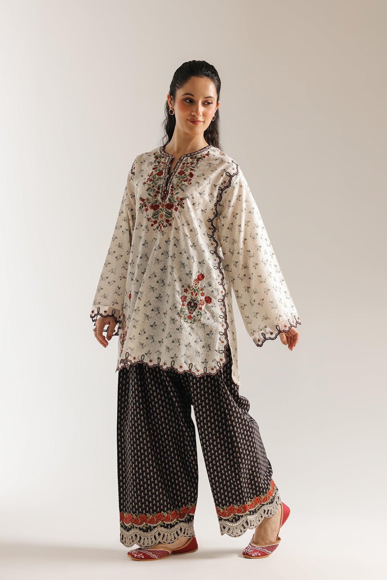 EMBROIDERED SUIT (E4257/103/006)