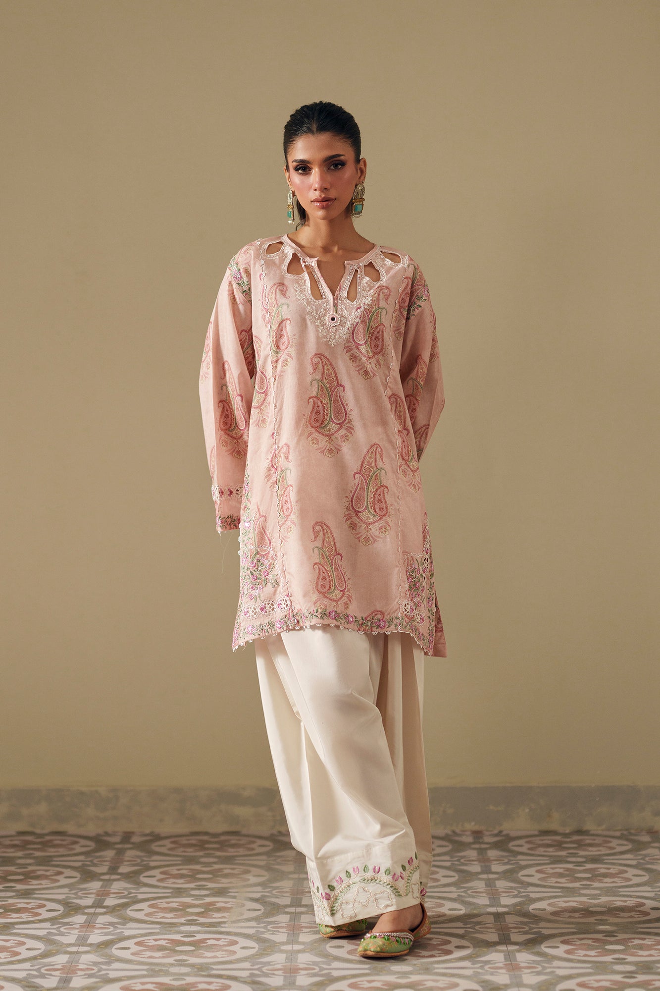 EMBROIDERED SUIT (E4265/103/216)