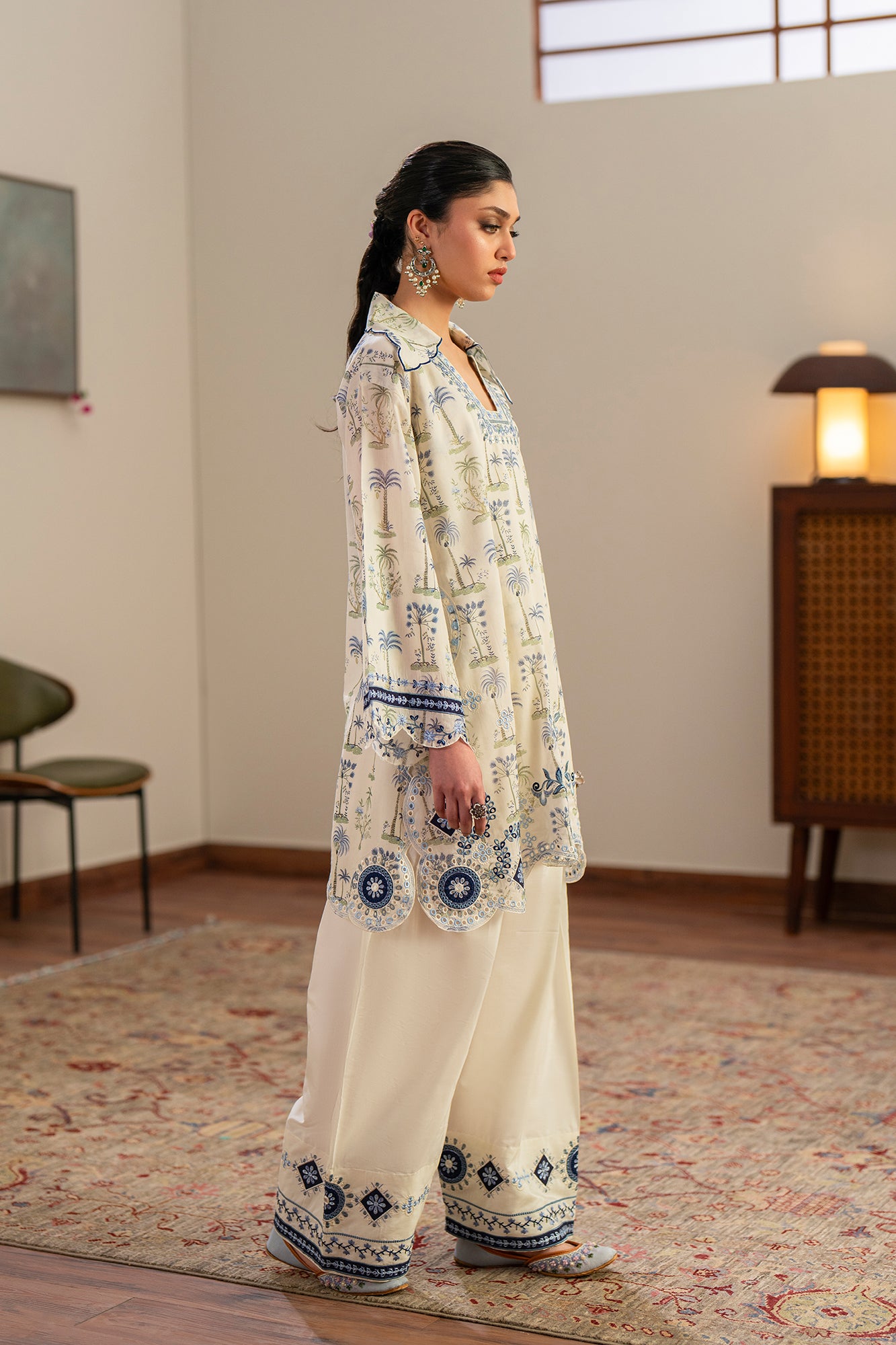 EMBROIDERED SUIT (E4268/103/005)