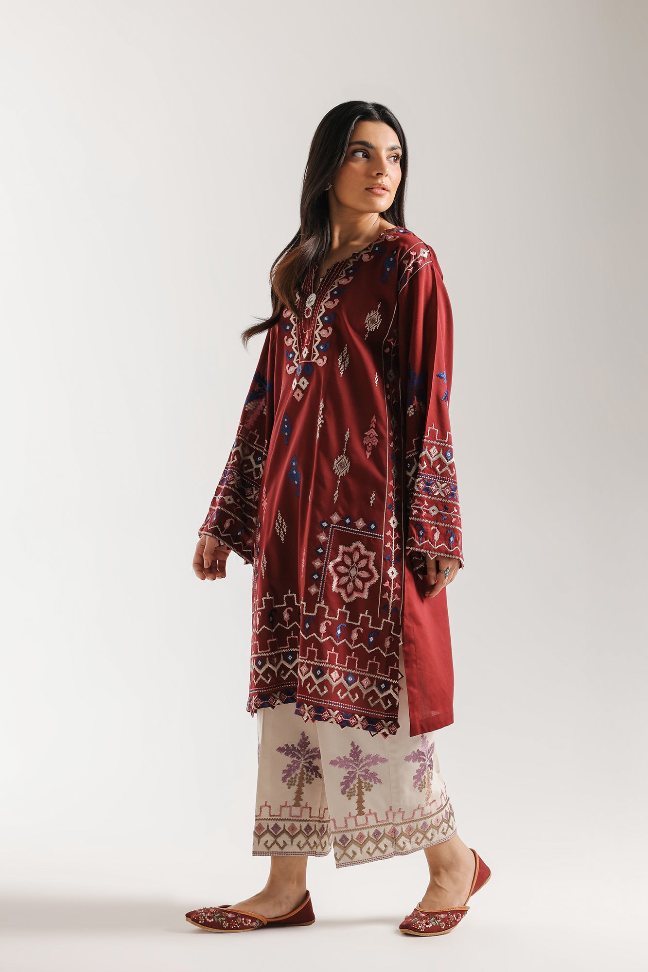 EMBROIDERED SUIT (E4270/103/402)