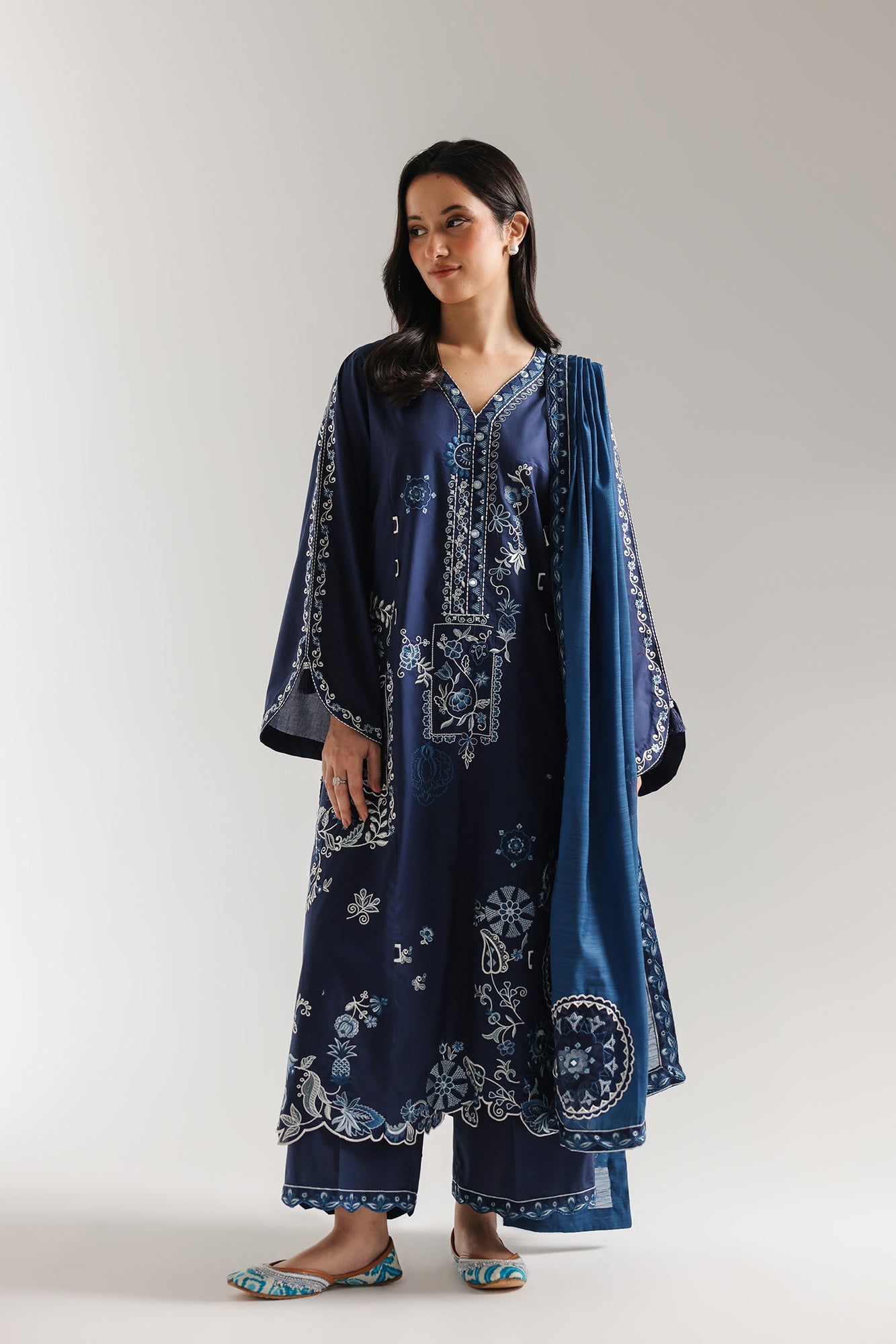 EMBROIDERED SUIT (E4277/103/622)