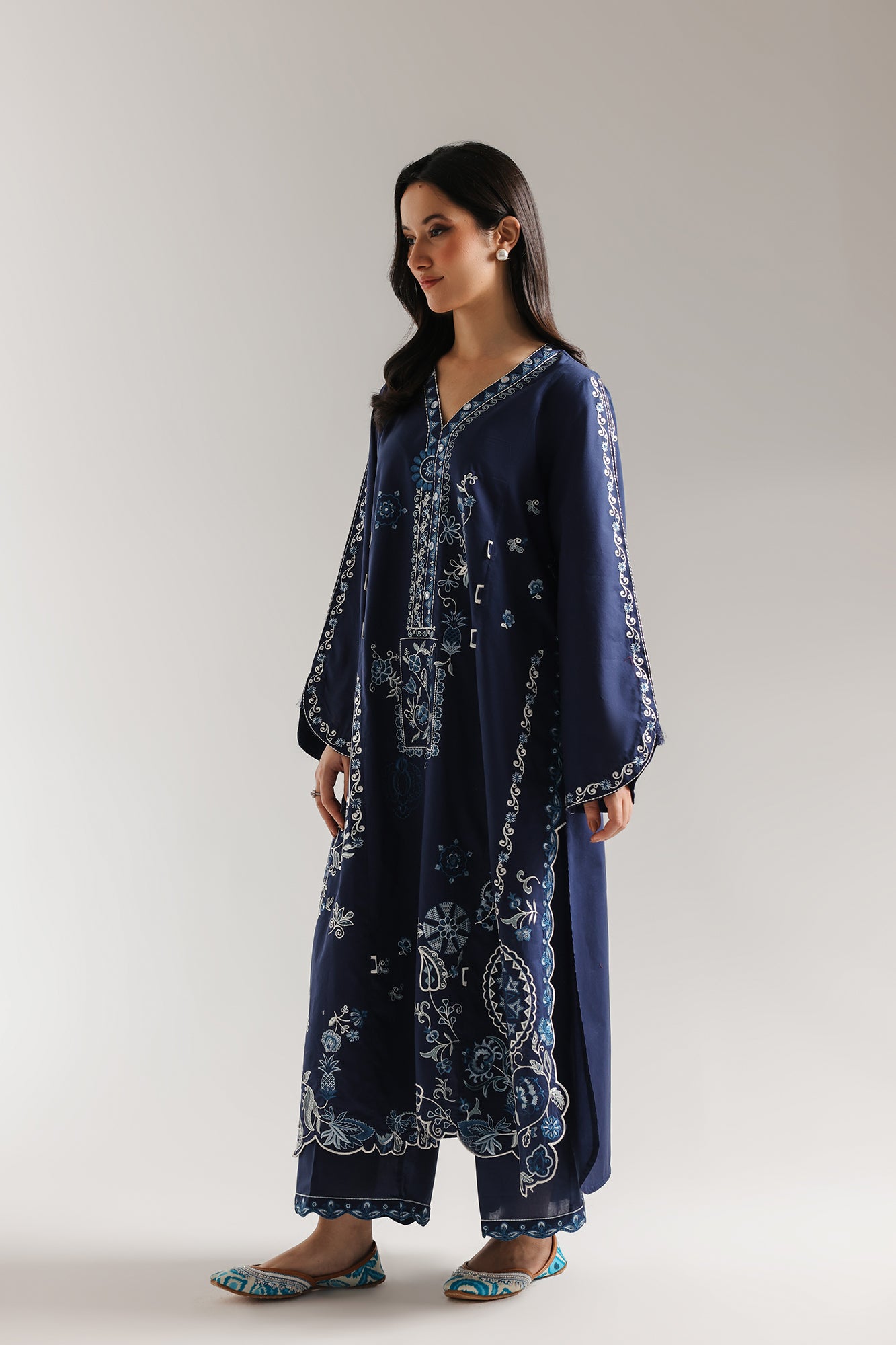 EMBROIDERED SUIT (E4277/103/622)