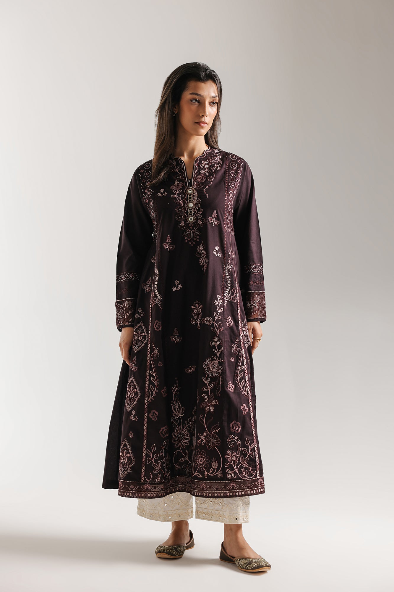 EMBROIDERED SUIT (E4283/103/516)