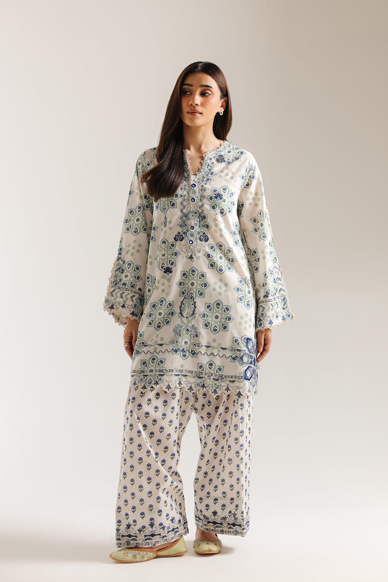 EMBROIDERED SUIT (E4290/103/004)