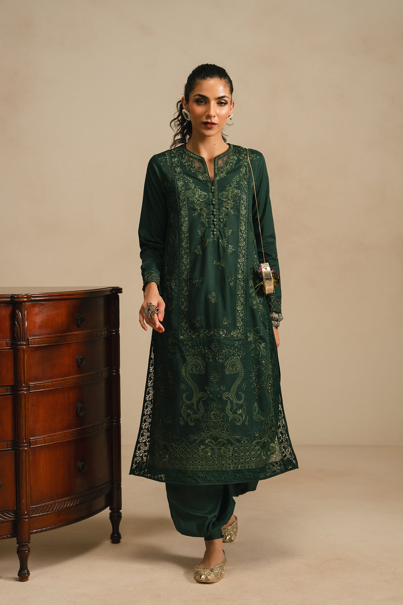 EMBROIDERED SUIT (E4297/103/704)