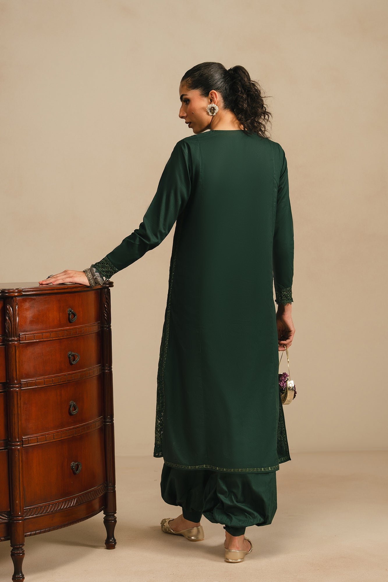 EMBROIDERED SUIT (E4297/103/704)