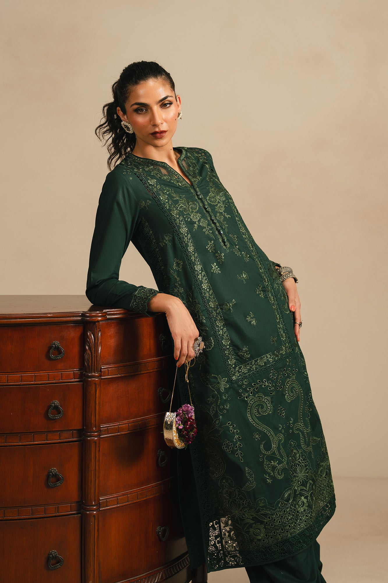 EMBROIDERED SUIT (E4297/103/704)