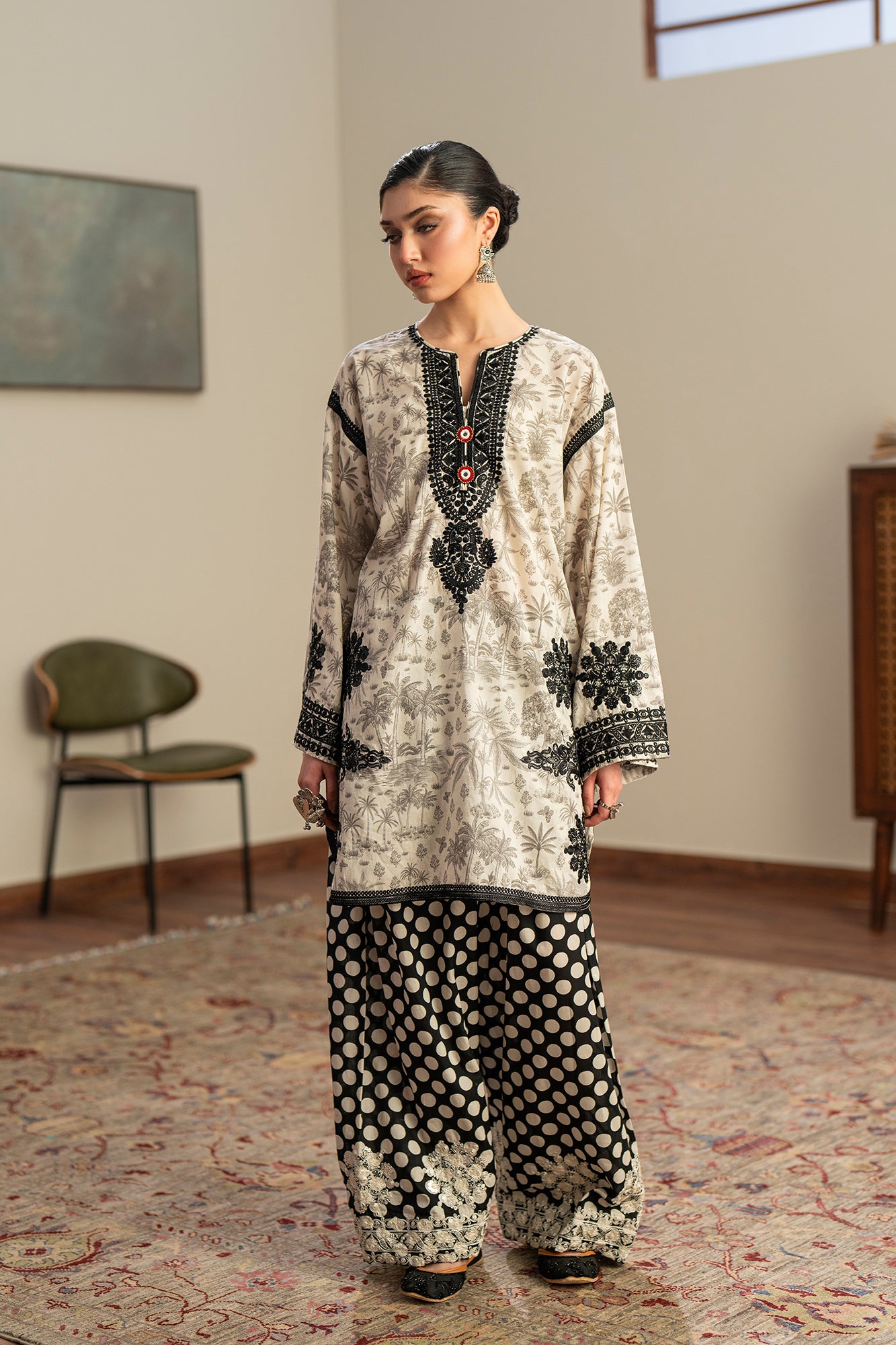 EMBROIDERED SUIT (E4304/103/004)