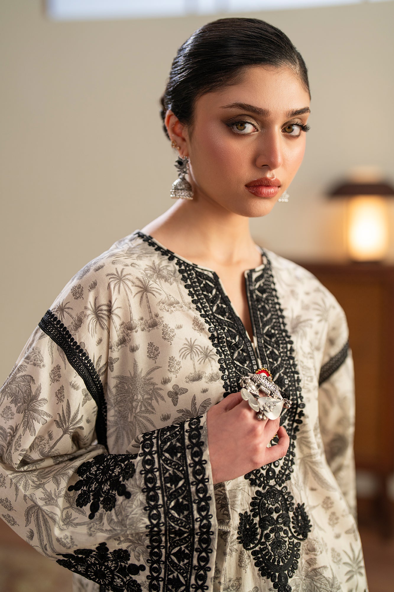 EMBROIDERED SUIT (E4304/103/004)